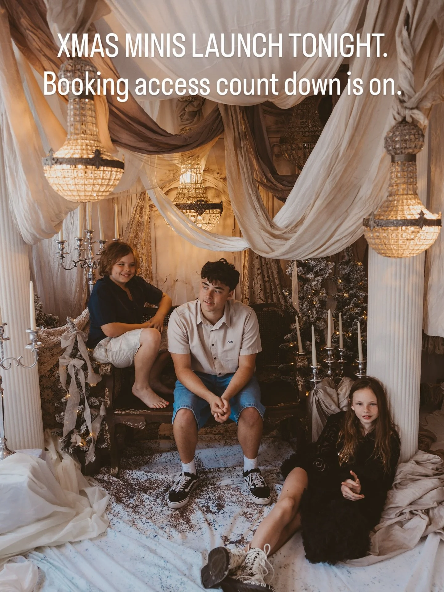 XMAS MINI&rsquo;A HERE WE COME!
Bookings will open tonight - as soon as they&rsquo;re live I&rsquo;ll jump on the socials with the link.
We have two sets, editorial luxury and a minimalist snow set. You are (as always) welcome to jump on the  daybed 