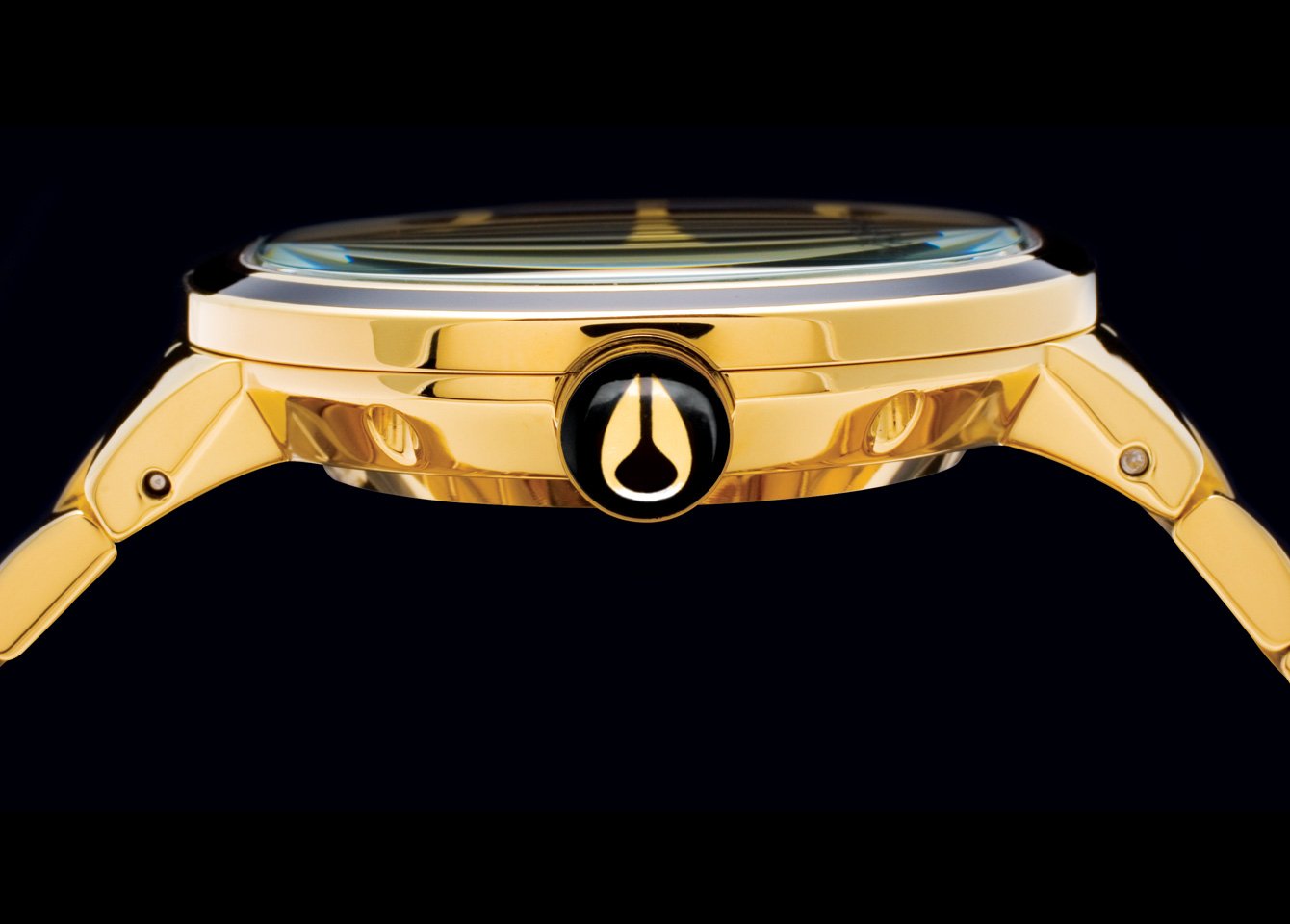 nixon_caseglass.jpg