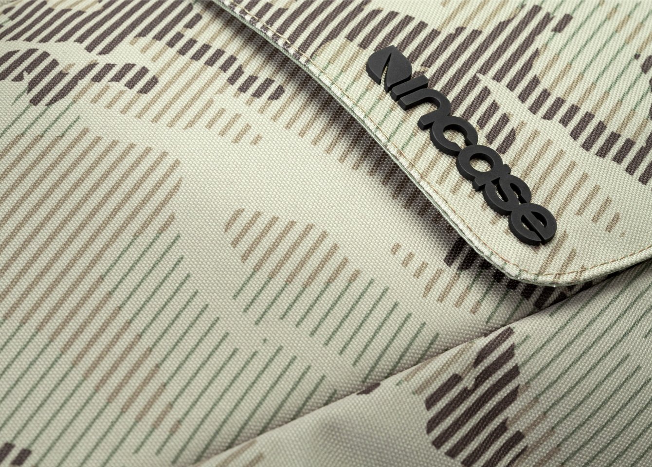 incase_camo_detail_hi.jpg
