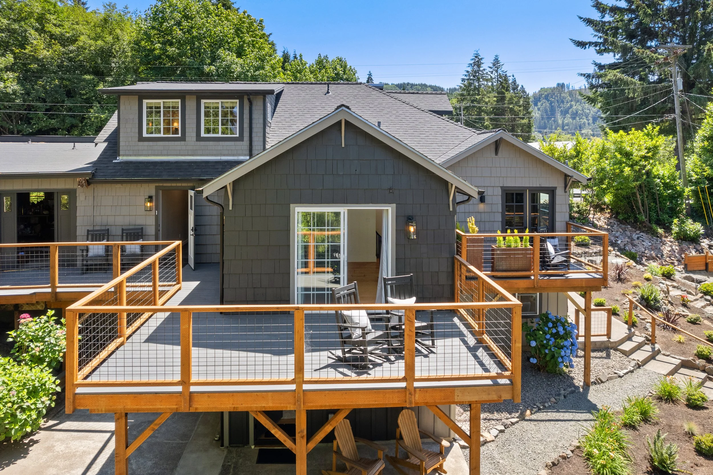 About the Nehalem River Inn hotel — Nehalem River Inn