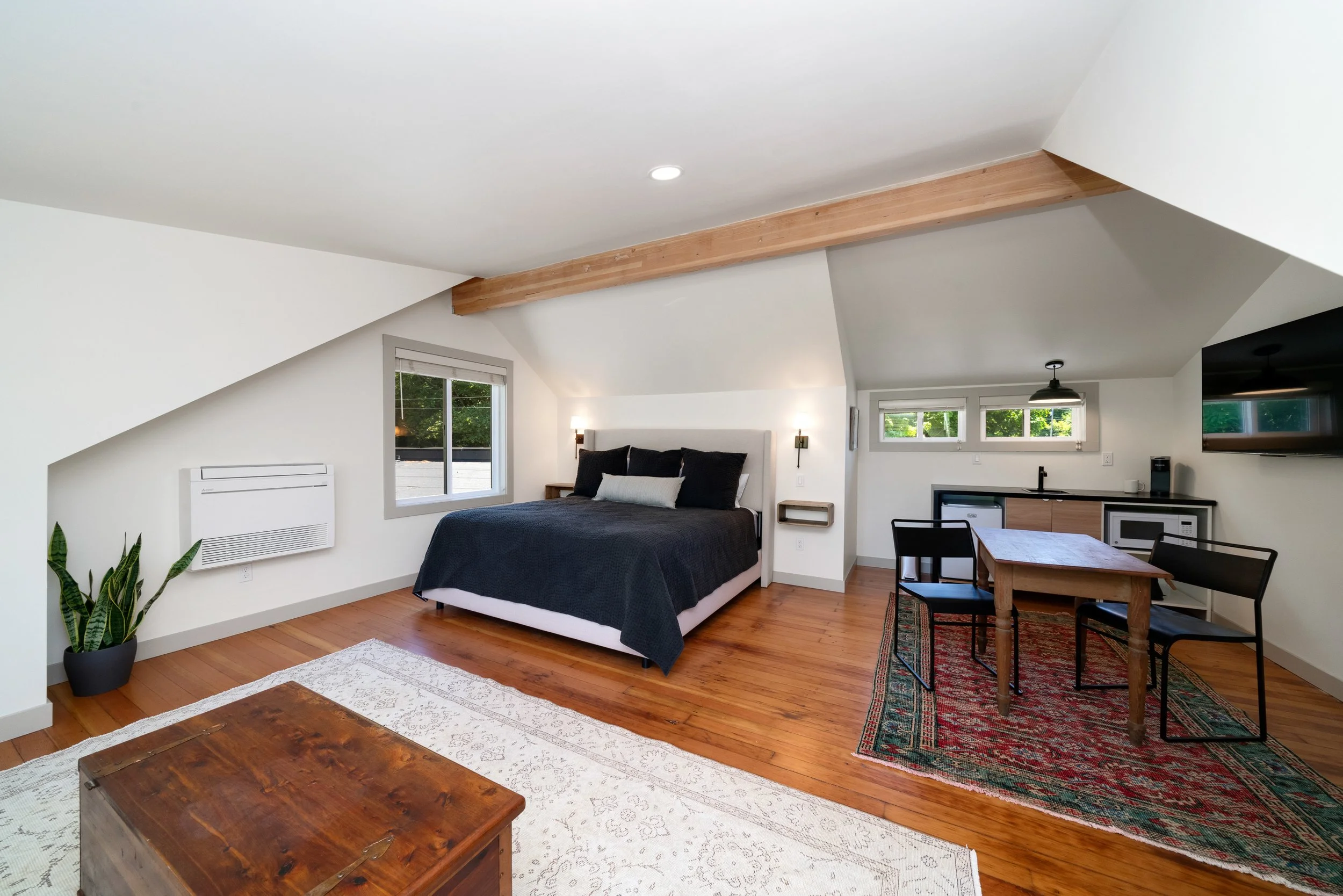 About the Nehalem River Inn hotel — Nehalem River Inn