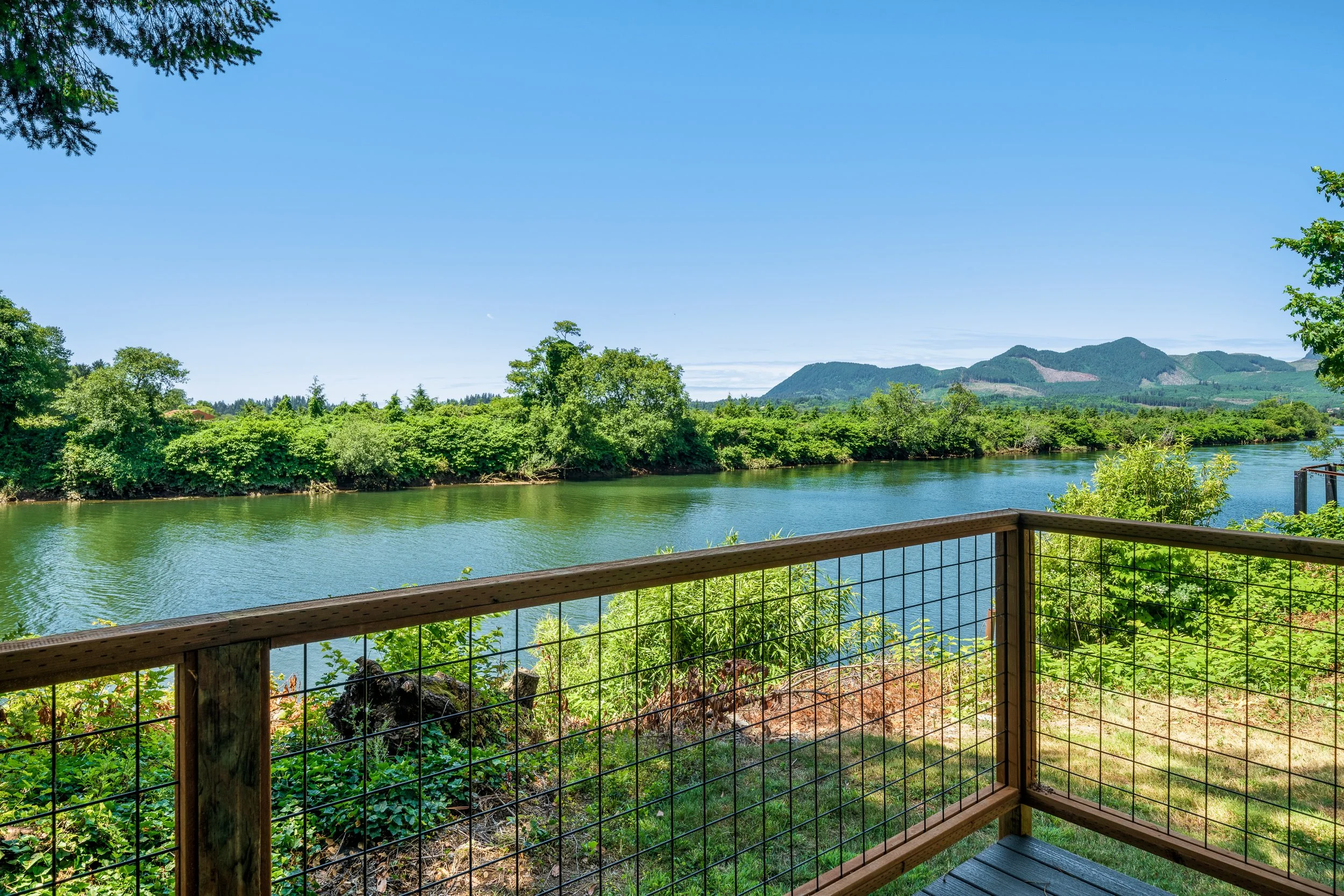 About the Nehalem River Inn hotel — Nehalem River Inn