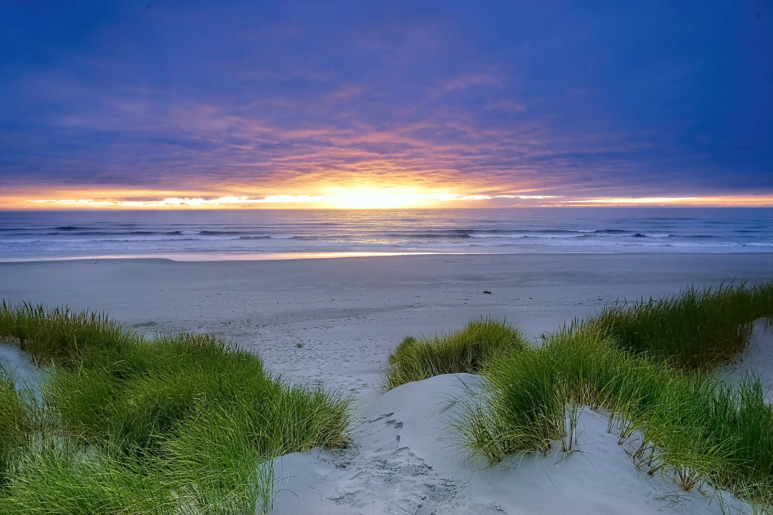 How far is Lincoln City from Manzanita and Nehalem?