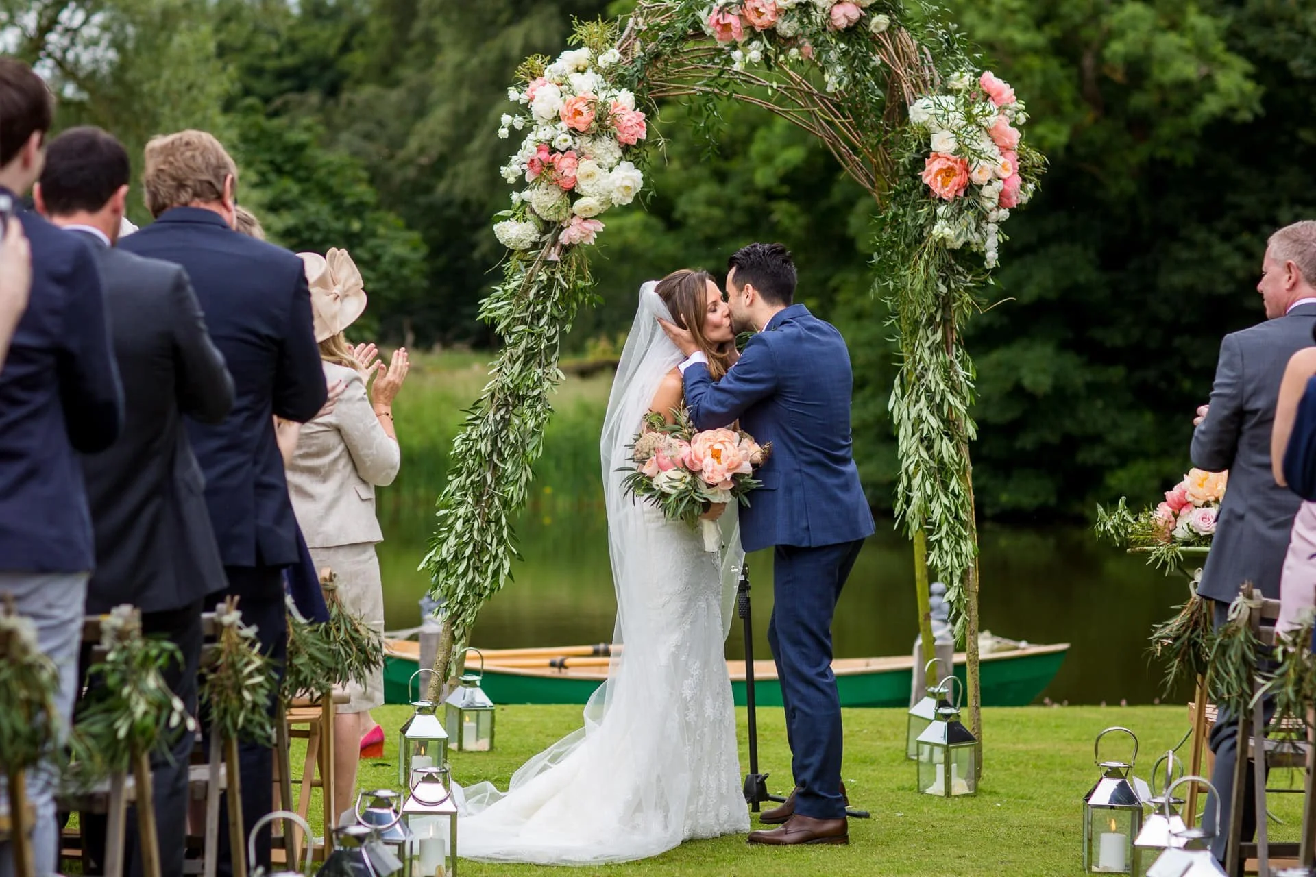 How to Choose a Wedding Photographer Who Captures Emotional Moments Authentically