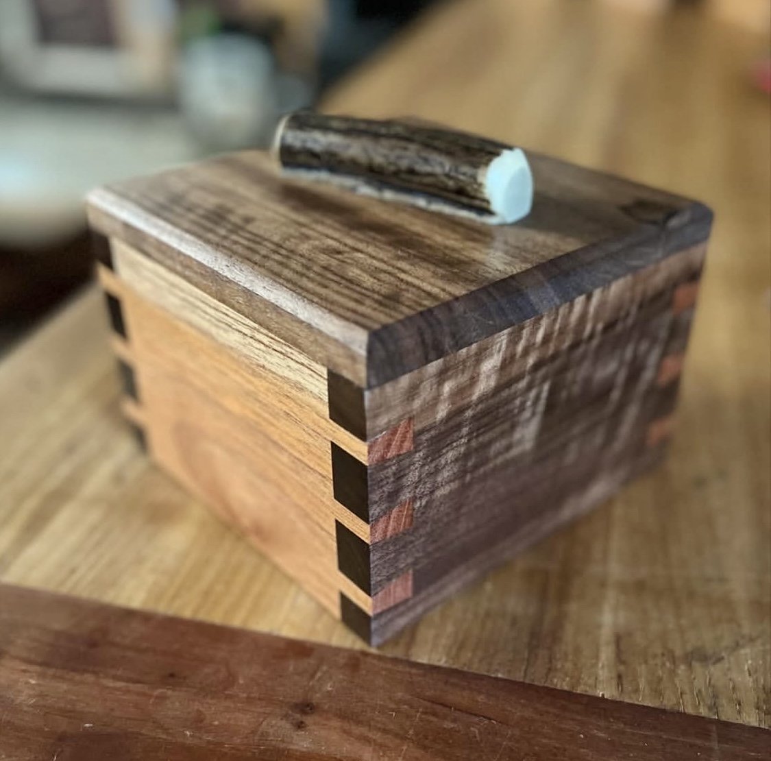 Heirloom dovetail box - B12