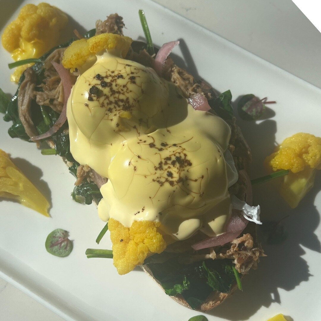 Embrace those weekend vibes with a guest favourite &ndash; our Cider Braised Pork Benedict! 👌 🍳 

Slow-braised pork shoulder infused with apple cider and warm spices, paired with perfectly poached eggs, citrus hollandaise, and a delightful medley o