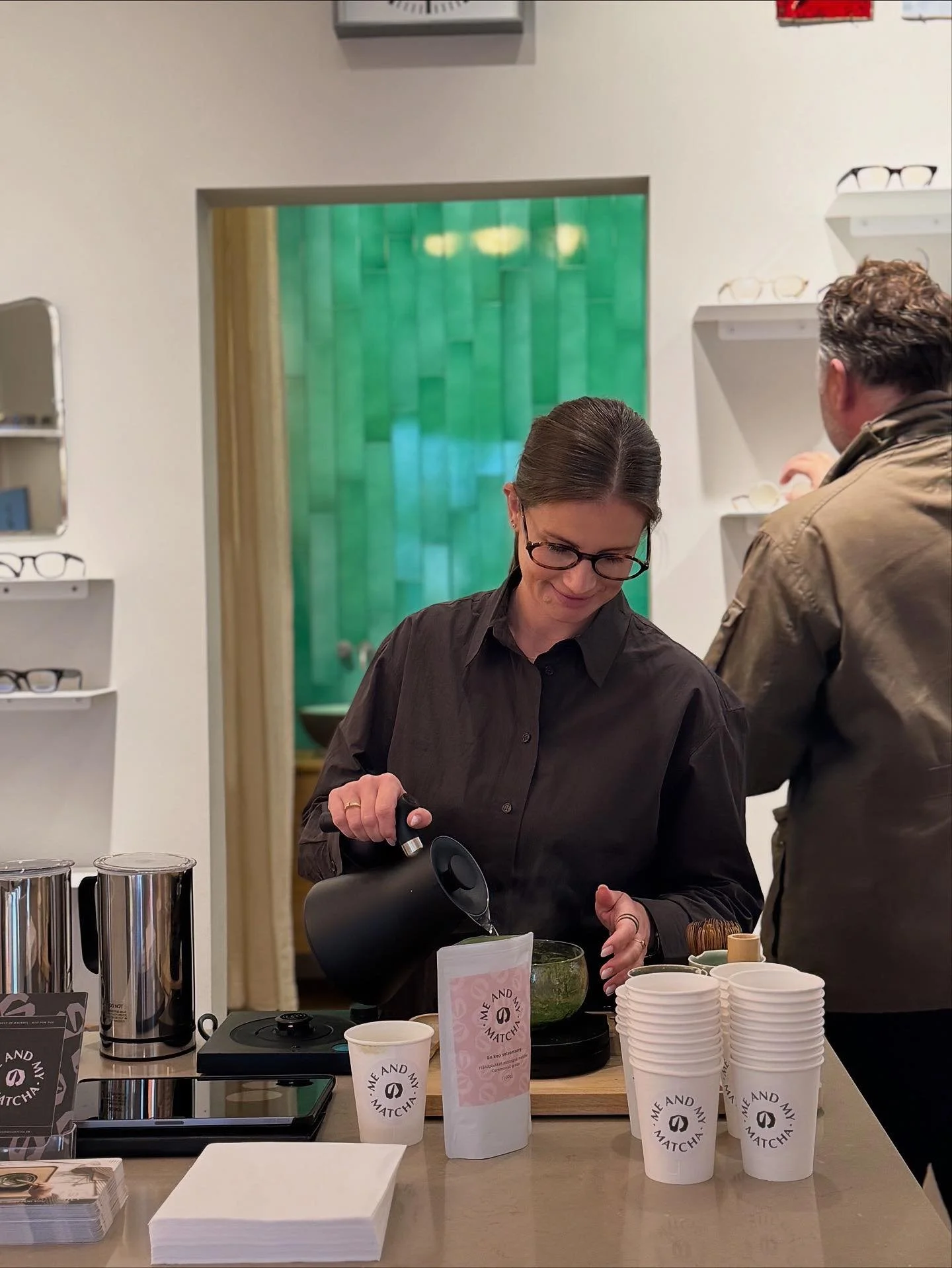 Sikke en dejlig l&oslash;rdag med bes&oslash;g af s&oslash;de Rikke fra @meandmymatchadk 🍂

Tak til alle jer der kiggede forbi og tak til @meandmymatchadk for at &aring;bne en ny vidunderlig verden for os 🍵