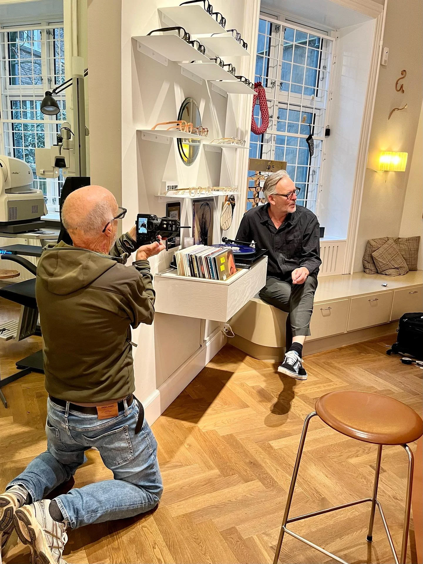 For nogle m&aring;neder siden fik vi lavet ny tekst til vores hjemmeside, vi er ikke verdens hurtigste til at f&aring; opdateret den slags, men i dag fik vi lavet lidt nye billeder til teksten.
Mon ikke vi f&aring;r lagt det hele op inden jul 😂🫠 

