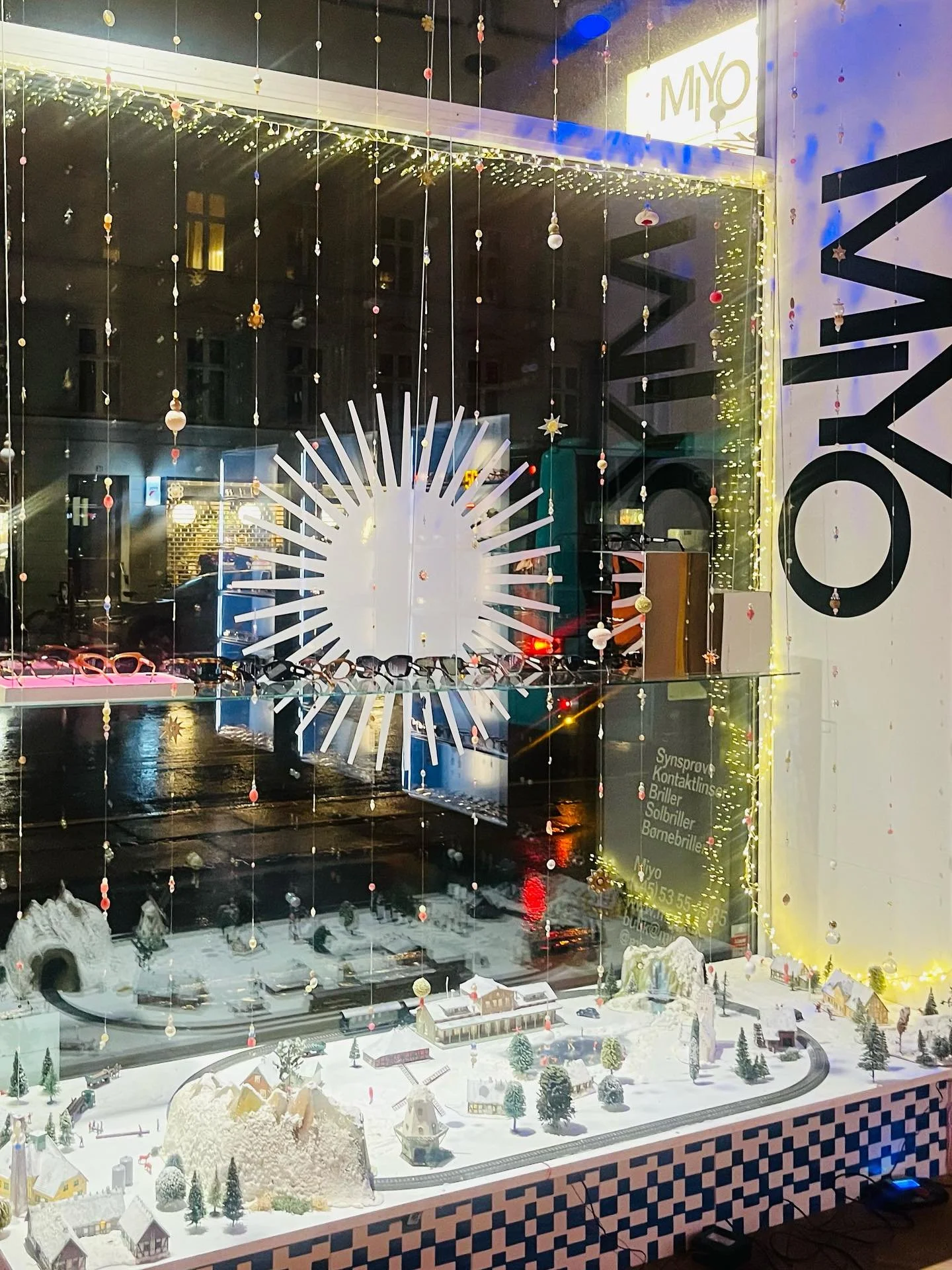 Toget er oppe for 5. gang og p&aring; fredag skal vi fejre vores 4 &aring;rs f&oslash;dselsdag med fad&oslash;l og god musik. Kom forbi fra kl. 16! @ekko_dk spiller kl. 18 💫🤞🤸🏽&zwj;♀️