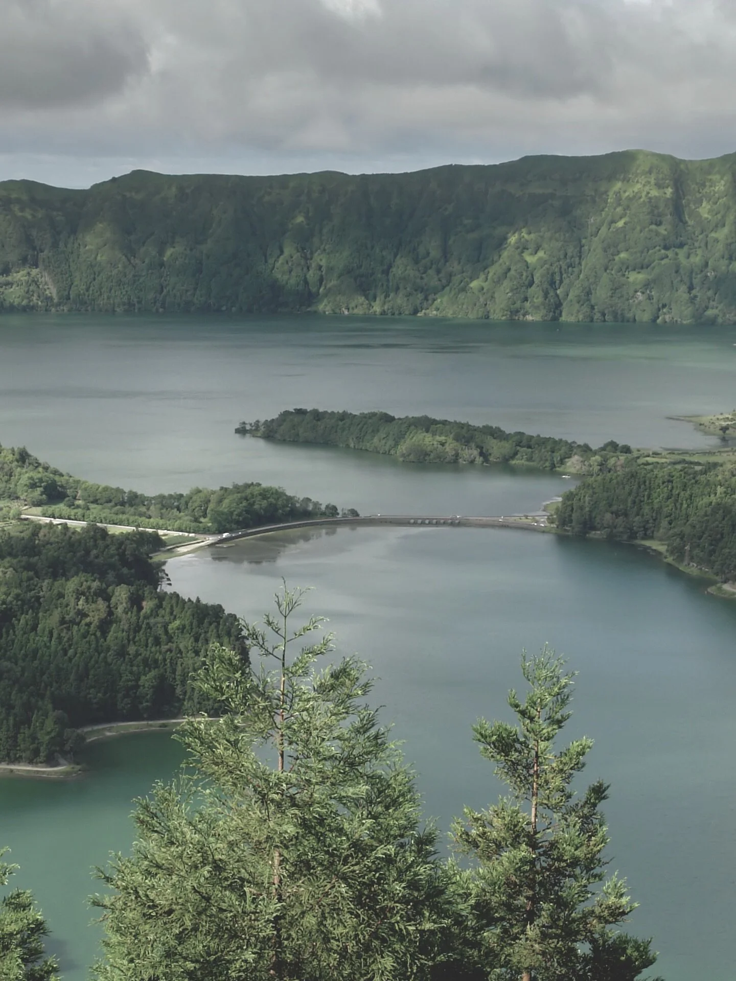 Unlock the secrets of the Azores with Ignae 🤍

Imagine soaking in thermal pools, strolling through centuries-old gardens, and experiencing skincare rituals that harness volcanic waters and rare botanicals.

Your 4-day retreat at Terra Nostra Garden 