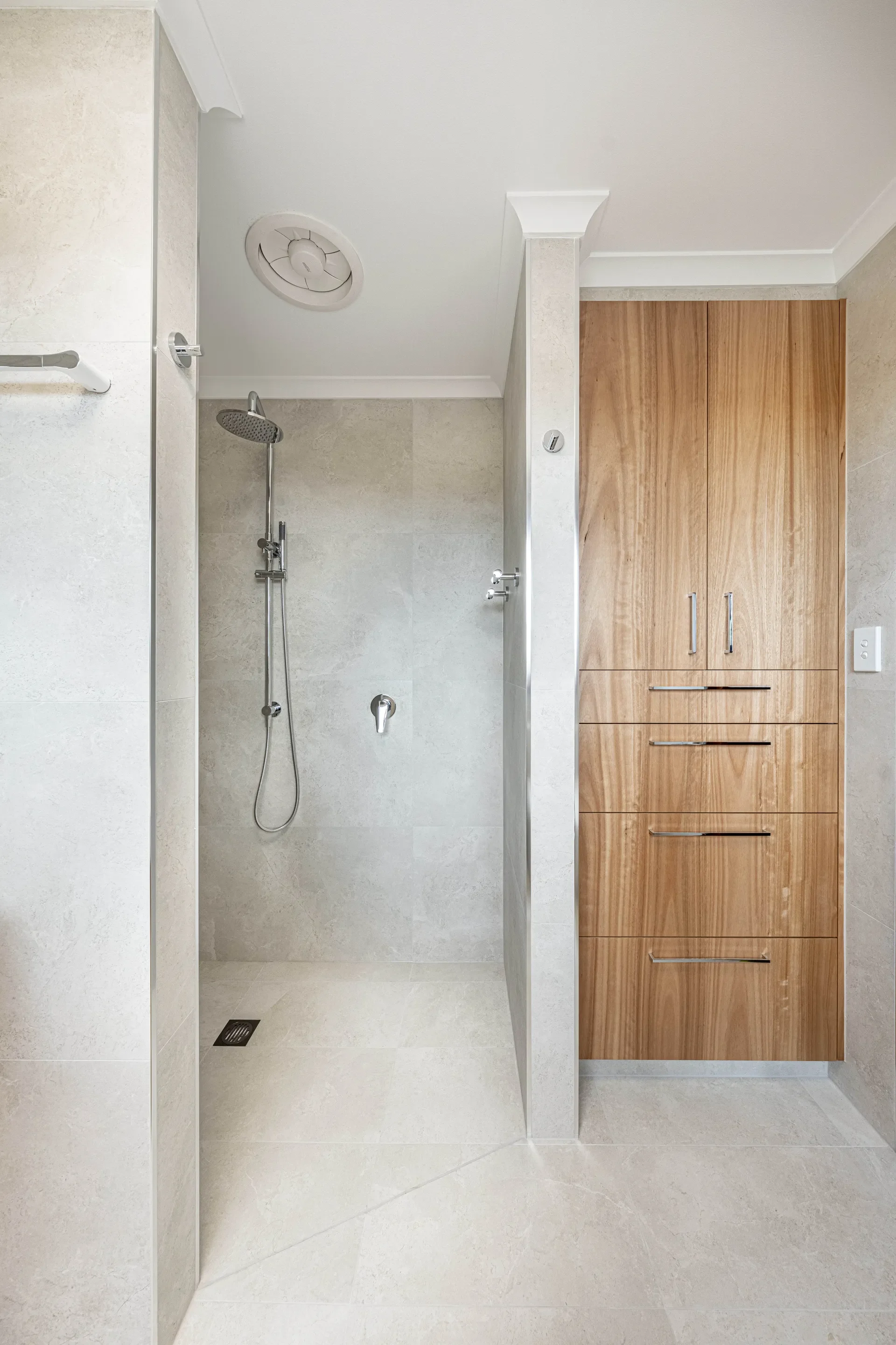 Vanity&LinenJoineryCalwell-Asmbl (5).webp