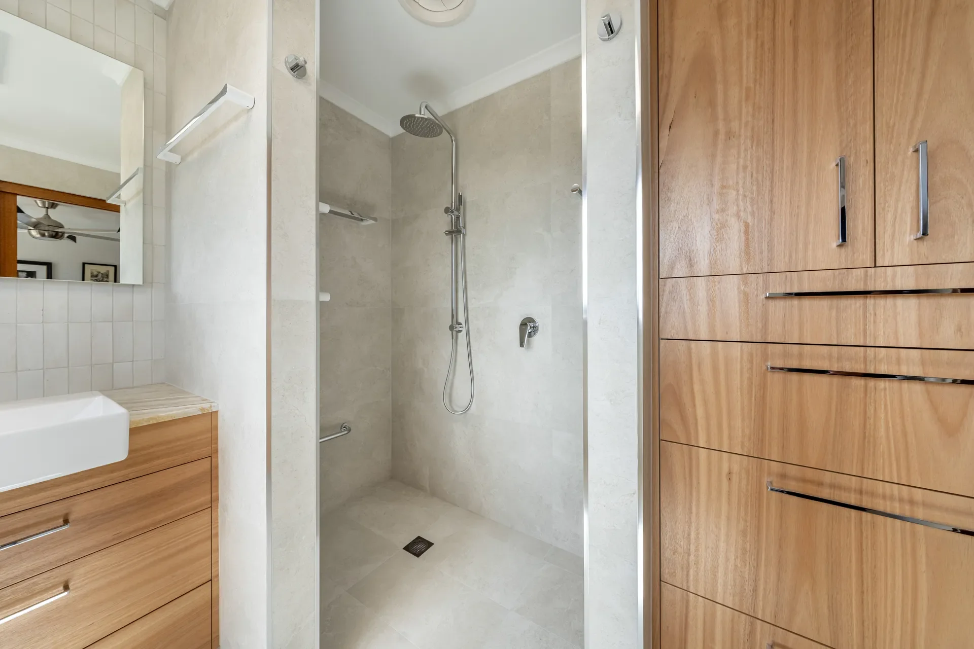 Vanity&LinenJoineryCalwell-Asmbl (3).webp