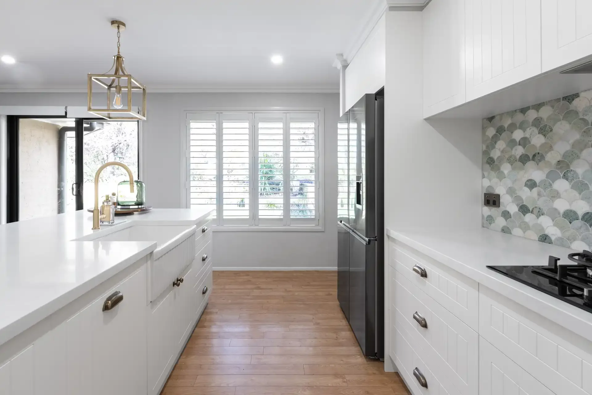 murrumbateman-kitchen-galley-island-farmhouse-sink-16.webp