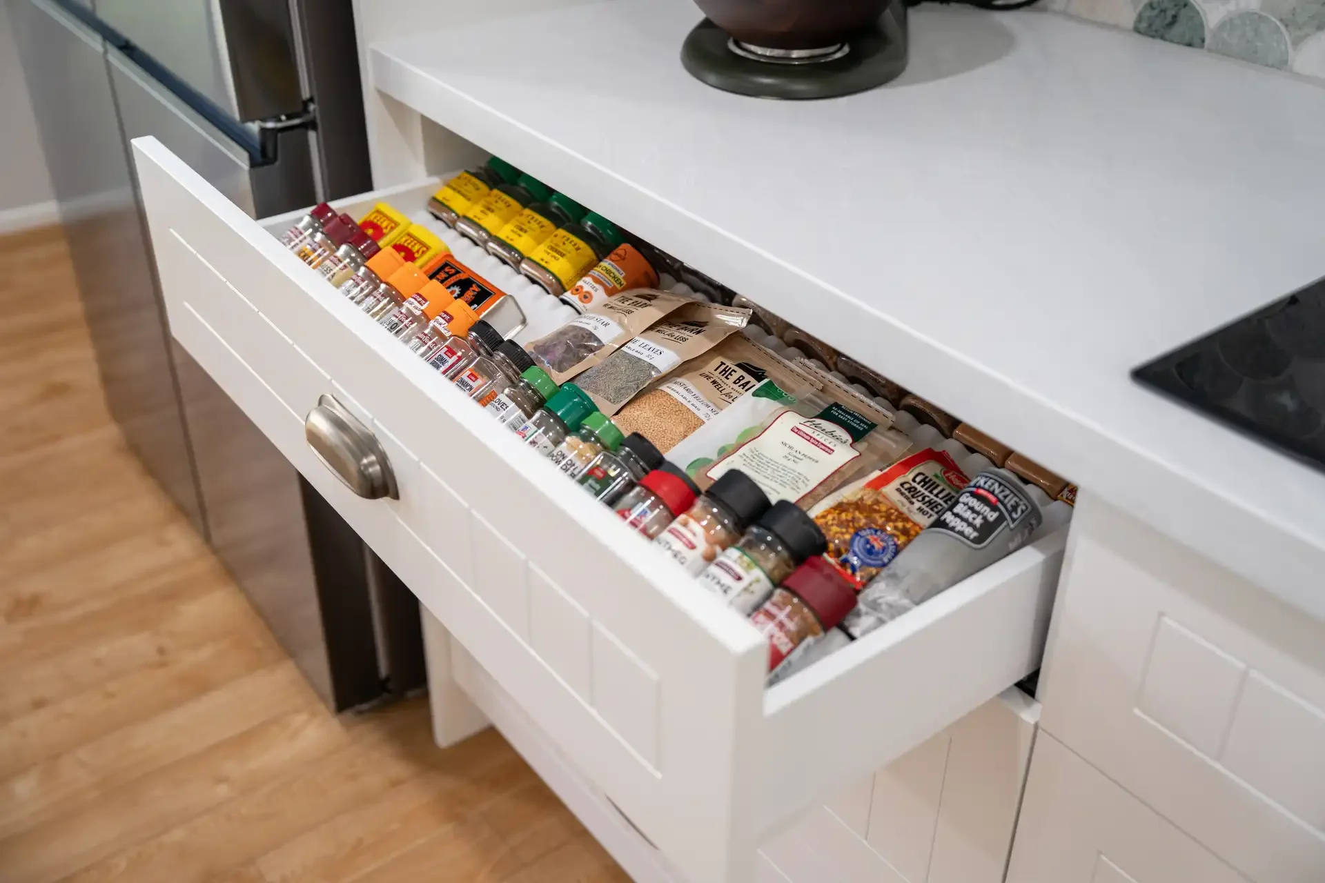 murrumbateman-kitchen-blum-merivobox-spice-drawer-10.webp