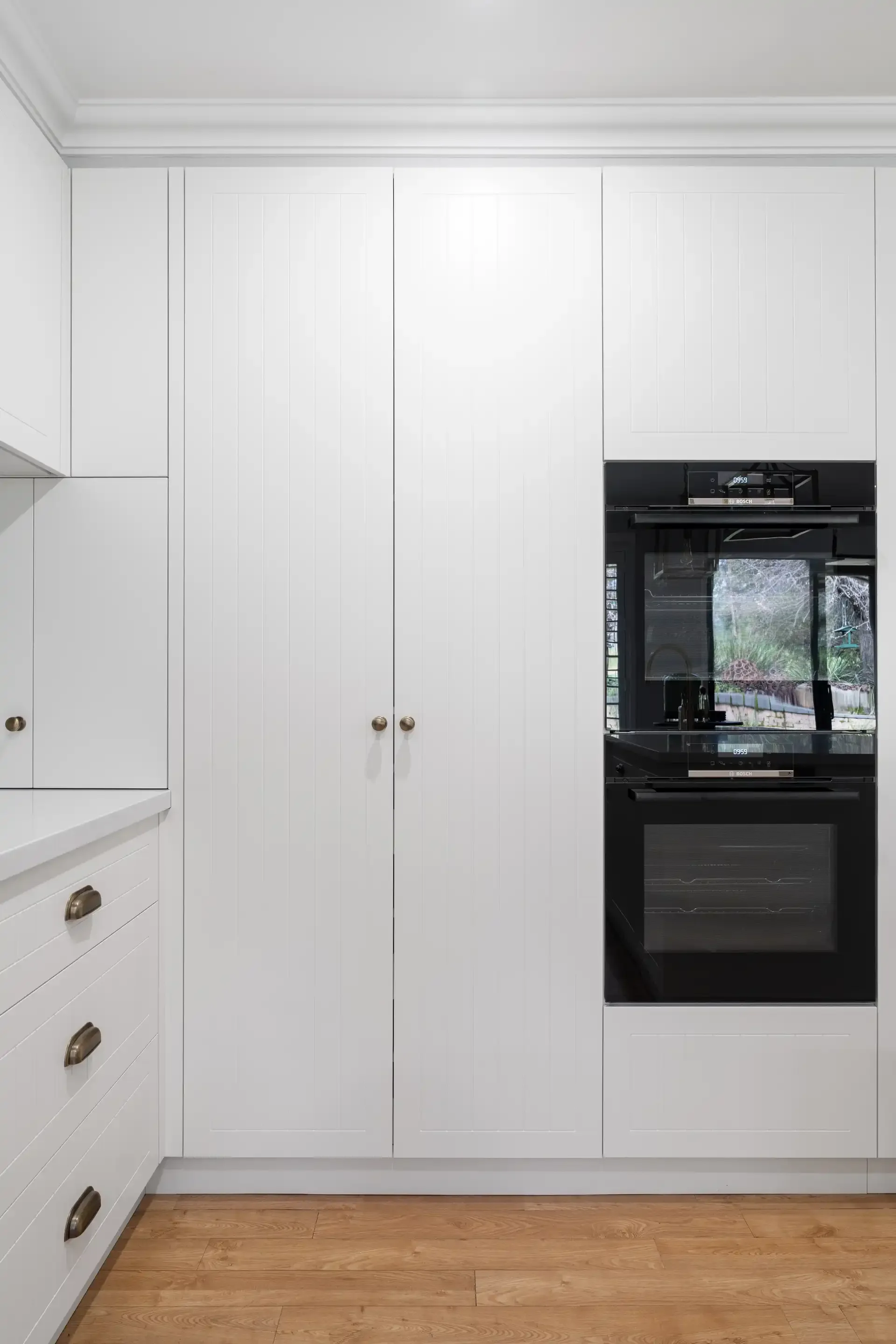 murrumbateman-kitchen-vj-pantry-doors-bosch-ovens-04.webp