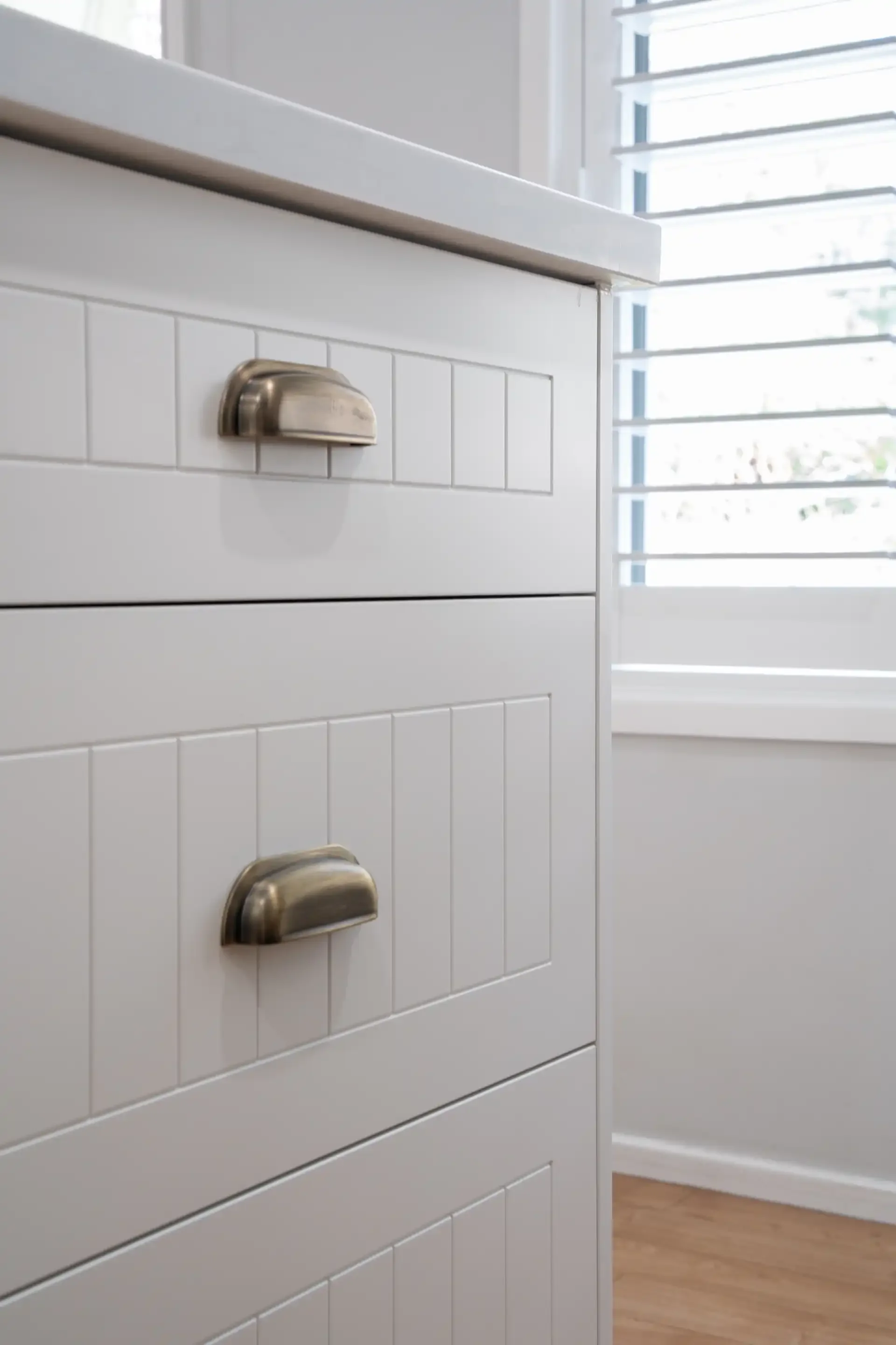 murrumbateman-kitchen-brass-cup-handles-drawers-06.webp