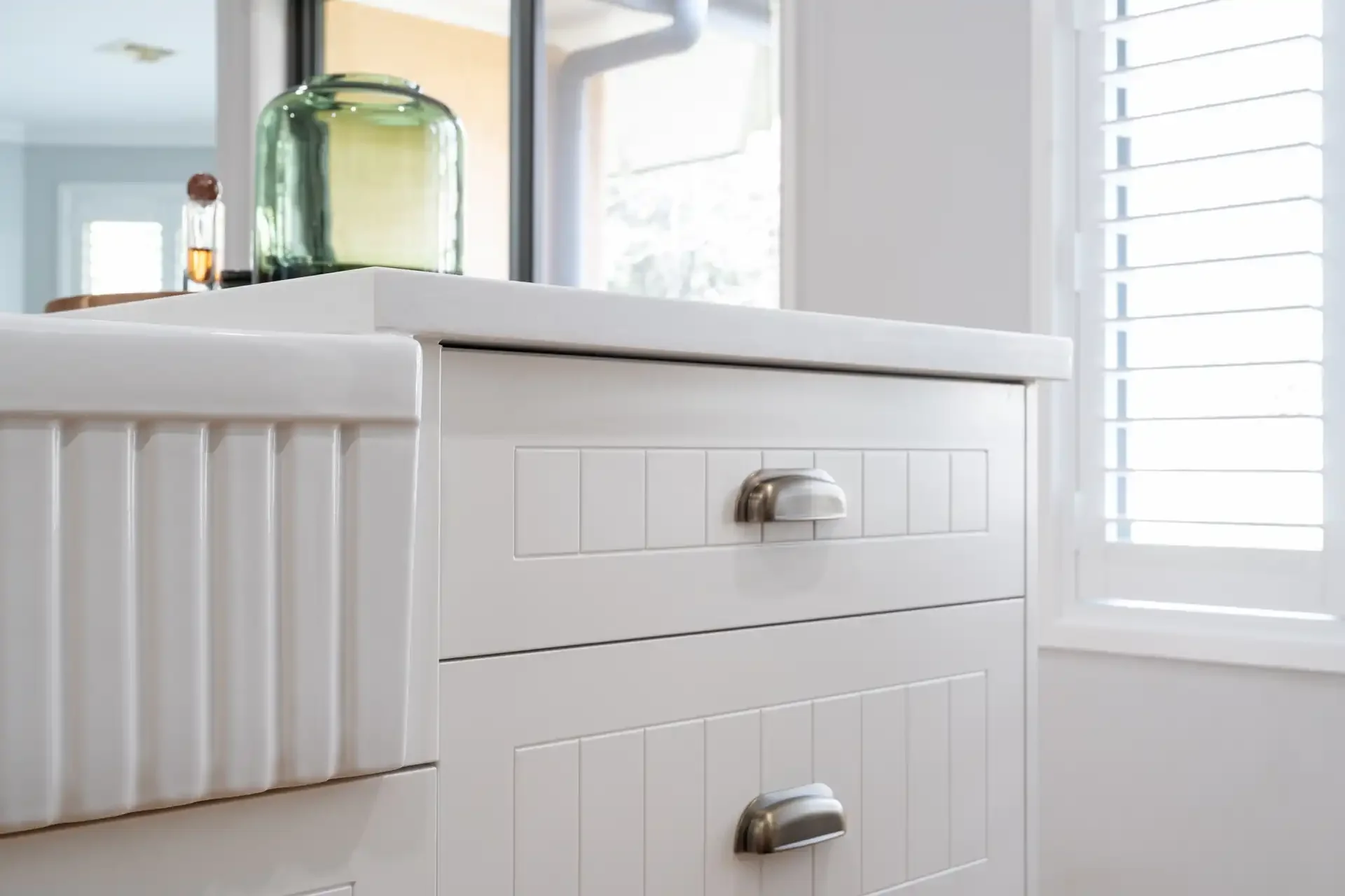 murrumbateman-kitchen-fluted-farmhouse-sink-island-07.webp