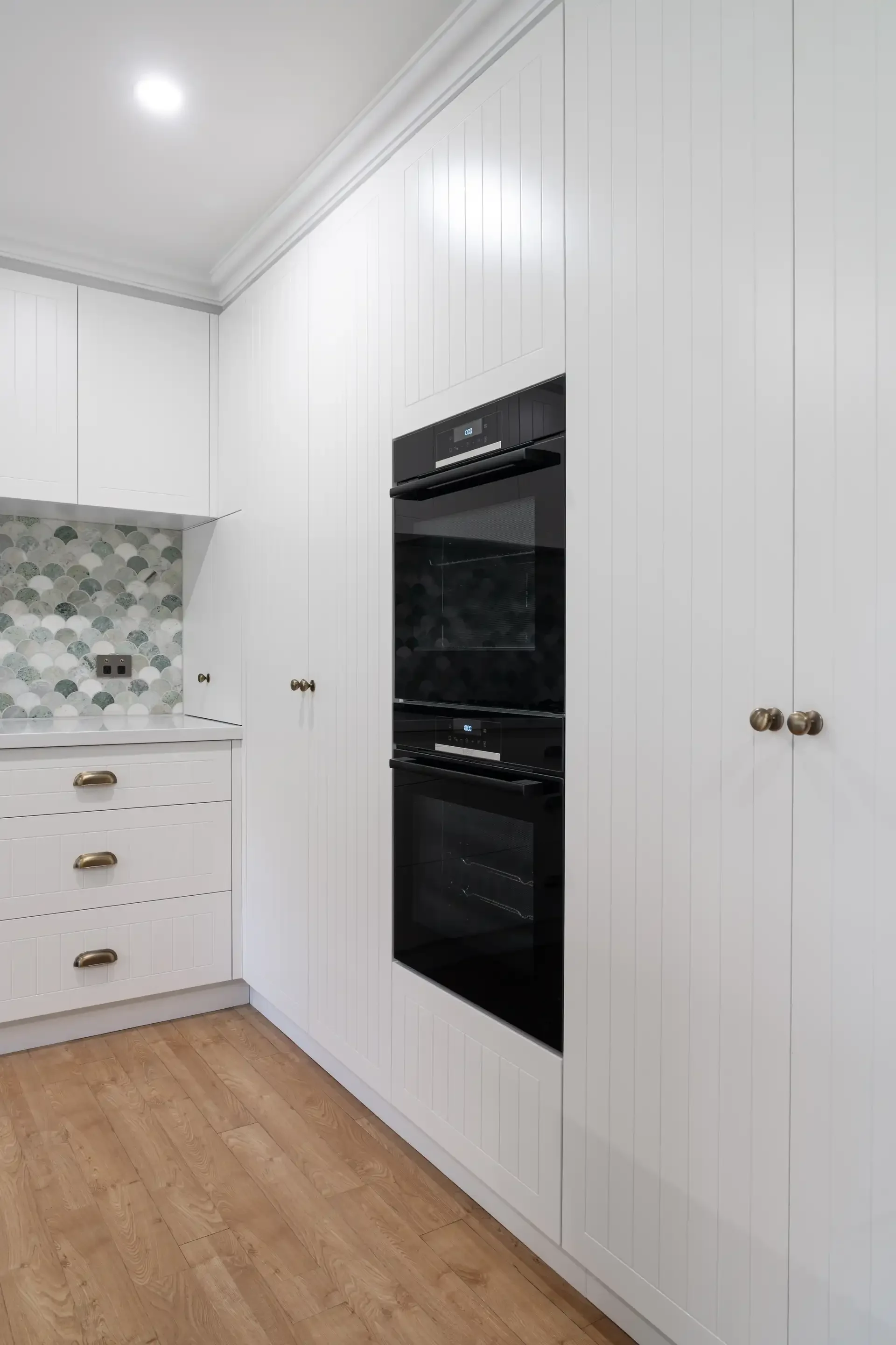 murrumbateman-kitchen-pantry-wall-double-ovens-03.webp