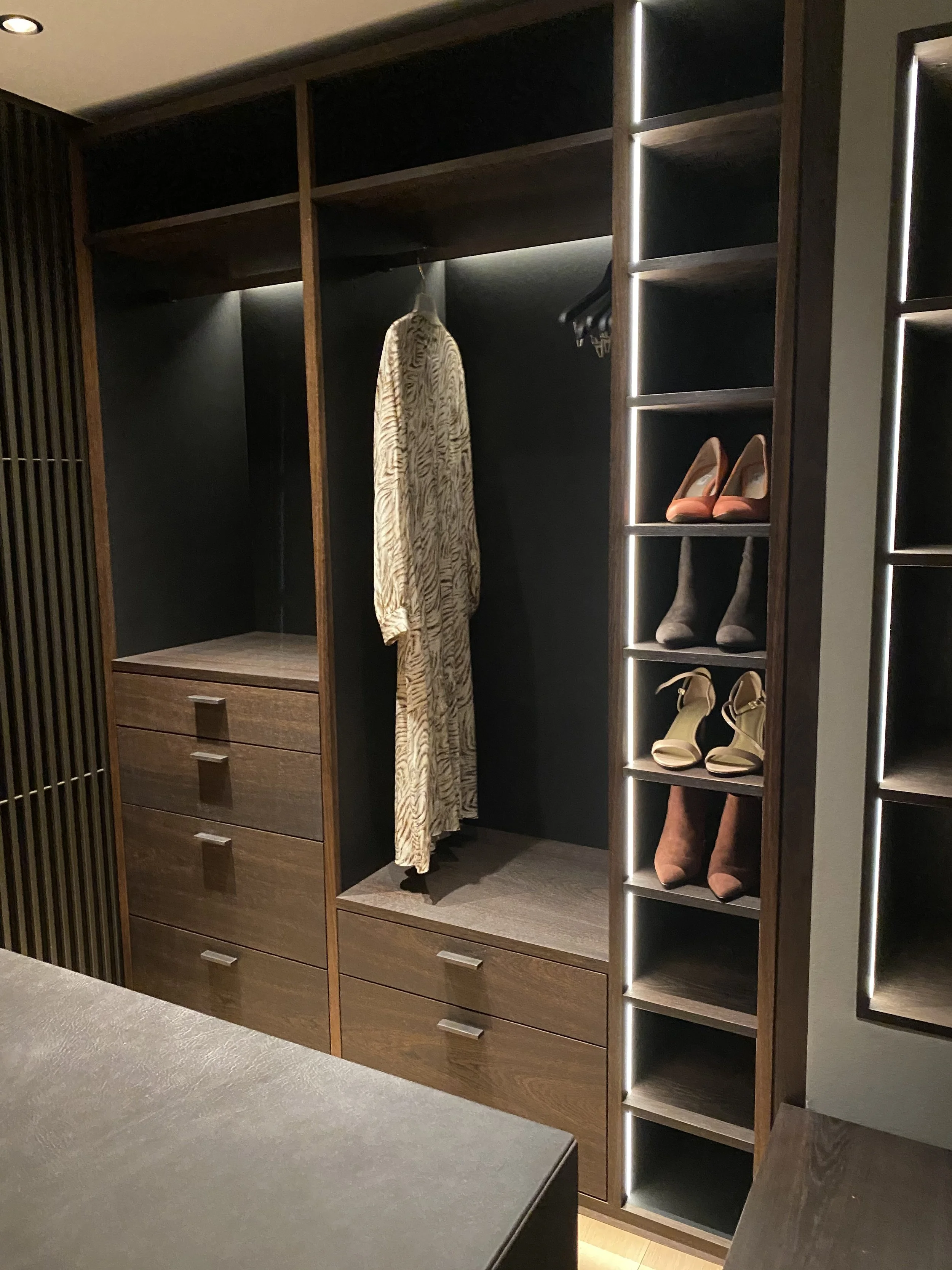 Walk-in closet 