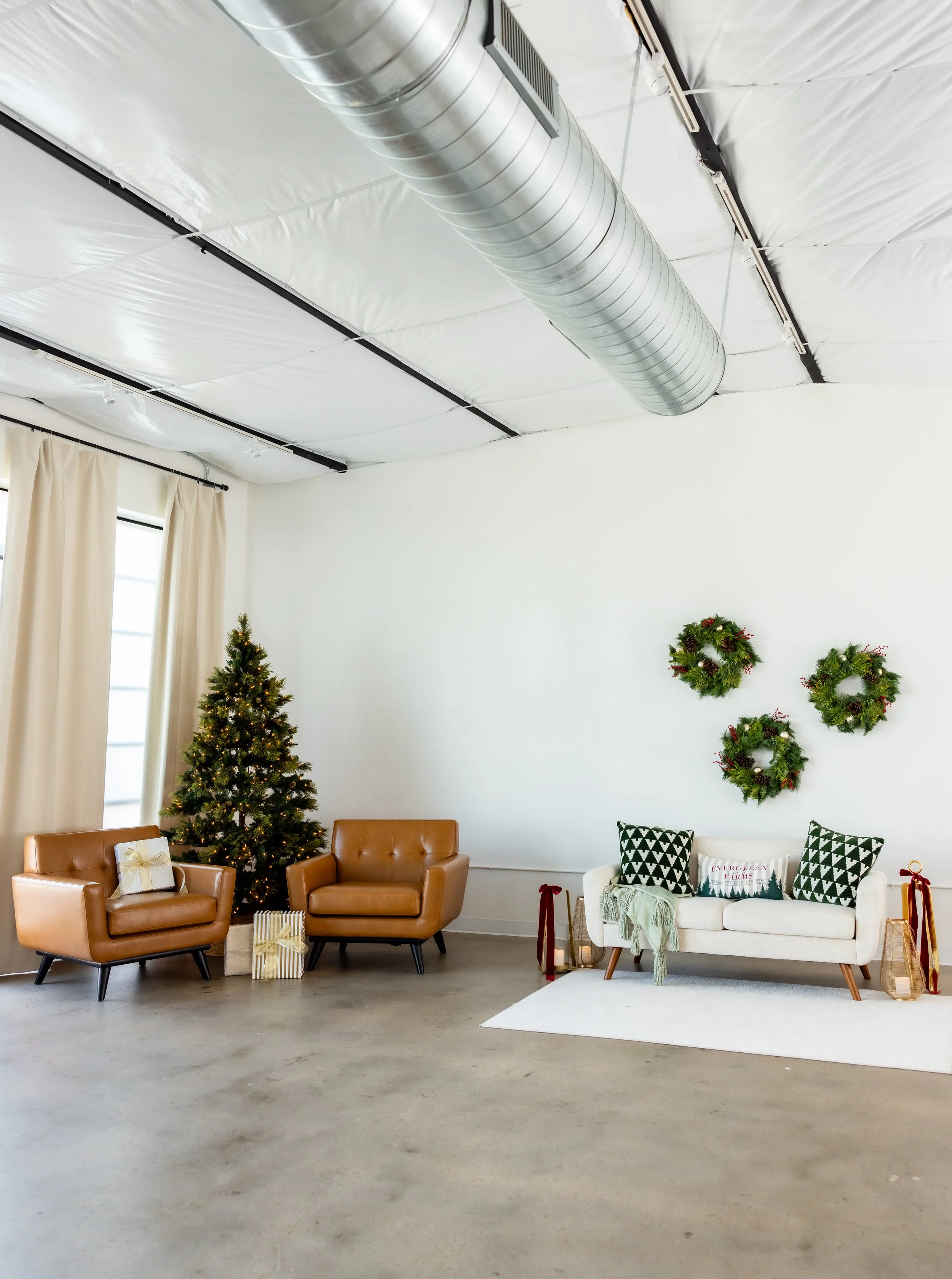 HOLIDAY_STUDIO_2024-61.jpg