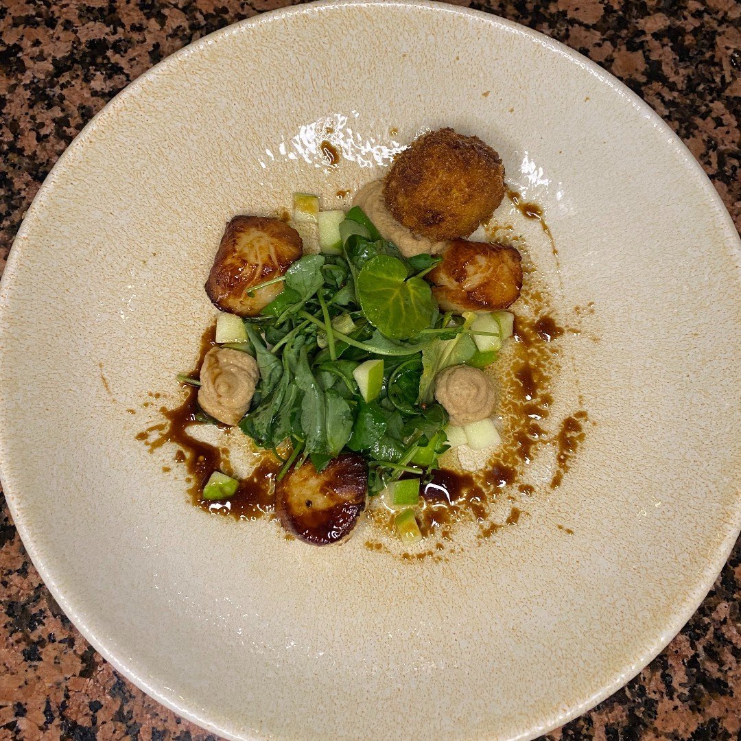 📸 Seared Donegal Scallops, roast cauliflower puree, chive arancini, curry oil &amp; soy apple.

We are open: 
🚂5 - 9.30pm Wed - Thurs
🚂 2 - 9pm Saturday 
🚂12.30 - 8pm Sunday 

Book your table now via the link in our bio

#fahan #railwaytavern #bu