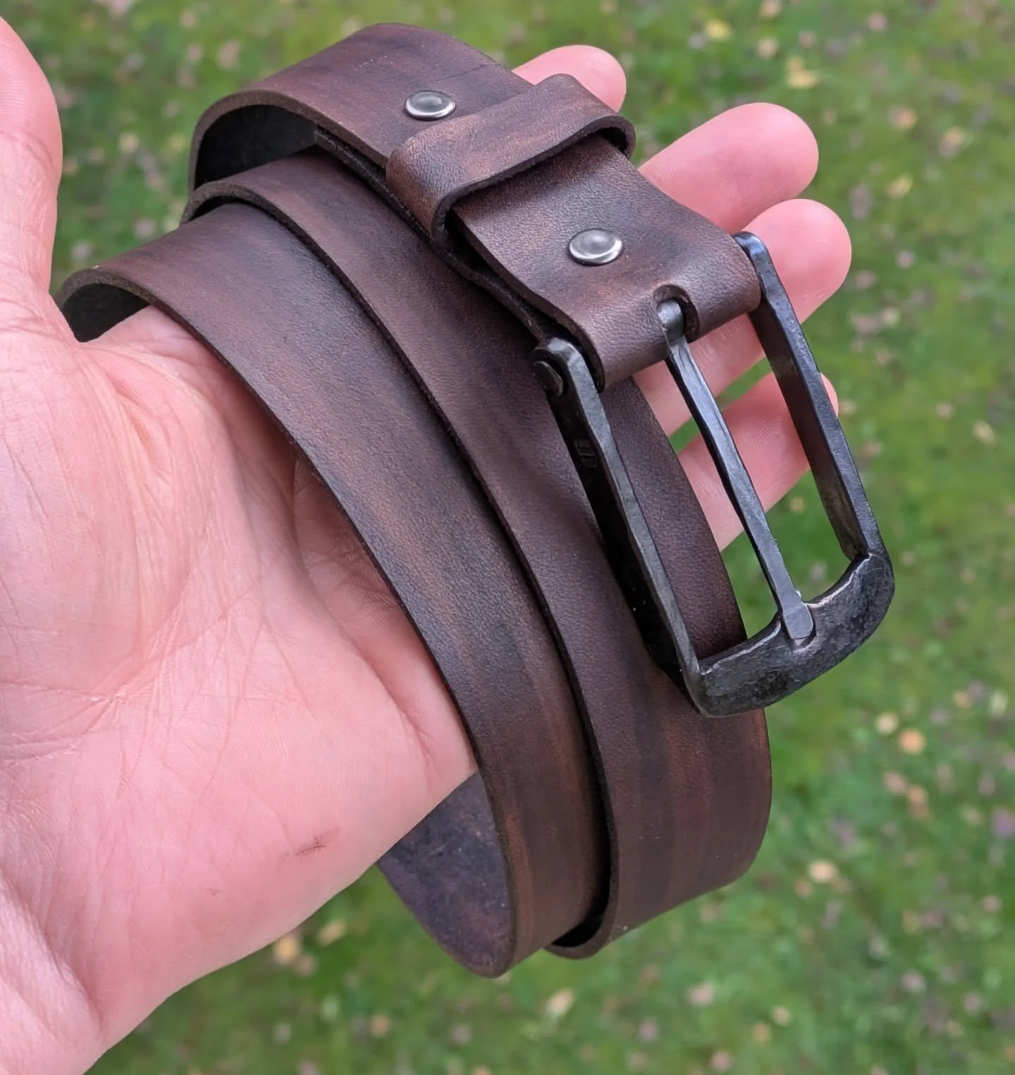 Custom made belt.
.
Forged buckle and 30mm wide leather strap.
.
.
.
#blacksmith #sepp&auml; #handmade #handforged #belt