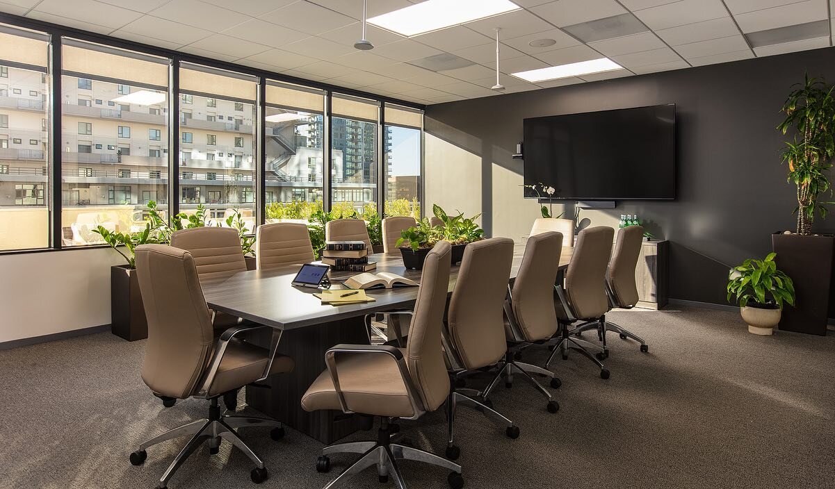 Not all conference rooms glow like this in the afternoon, but when they do&hellip; it&rsquo;s 😍😍😍
.
Interiors by @delsurdesigns 
📸 by @nataliarobertphoto - please use photo with written permissions only.
.
.
.
#sandiegophotographer #commercialpho