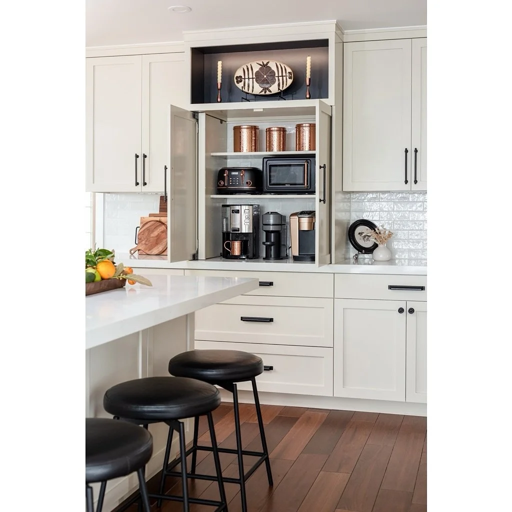 Even the country house needs a killer coffee bar ☕️ 
.
Design + Build by @threepointconstruction 
.
.
.
#interiorphotography #interiorphotographer #sandiegointeriors #sandiegointeriordesign