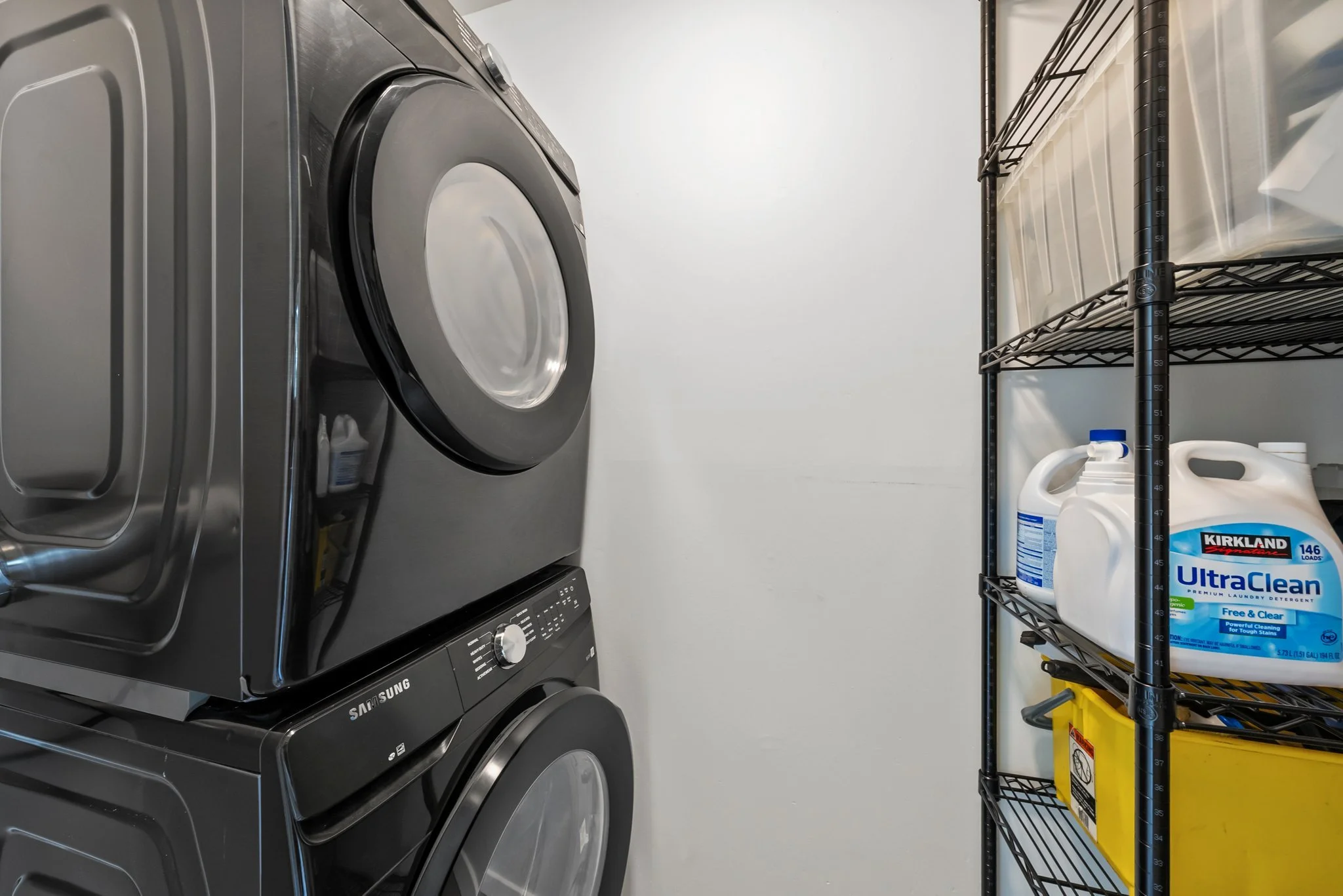 Washer/dryer and detergent 