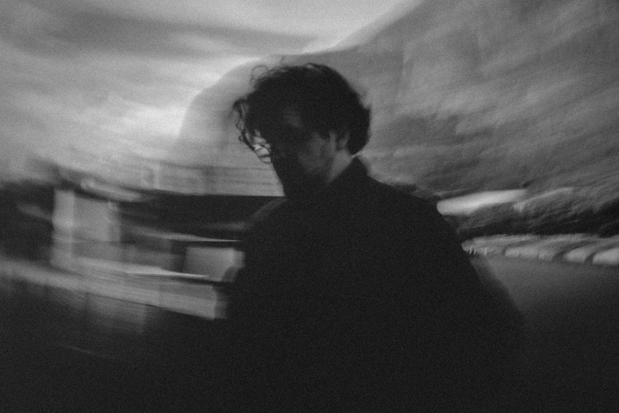 TOM JOSEPH - FOTOSHOOT 2025- black/white — Flowing Frames