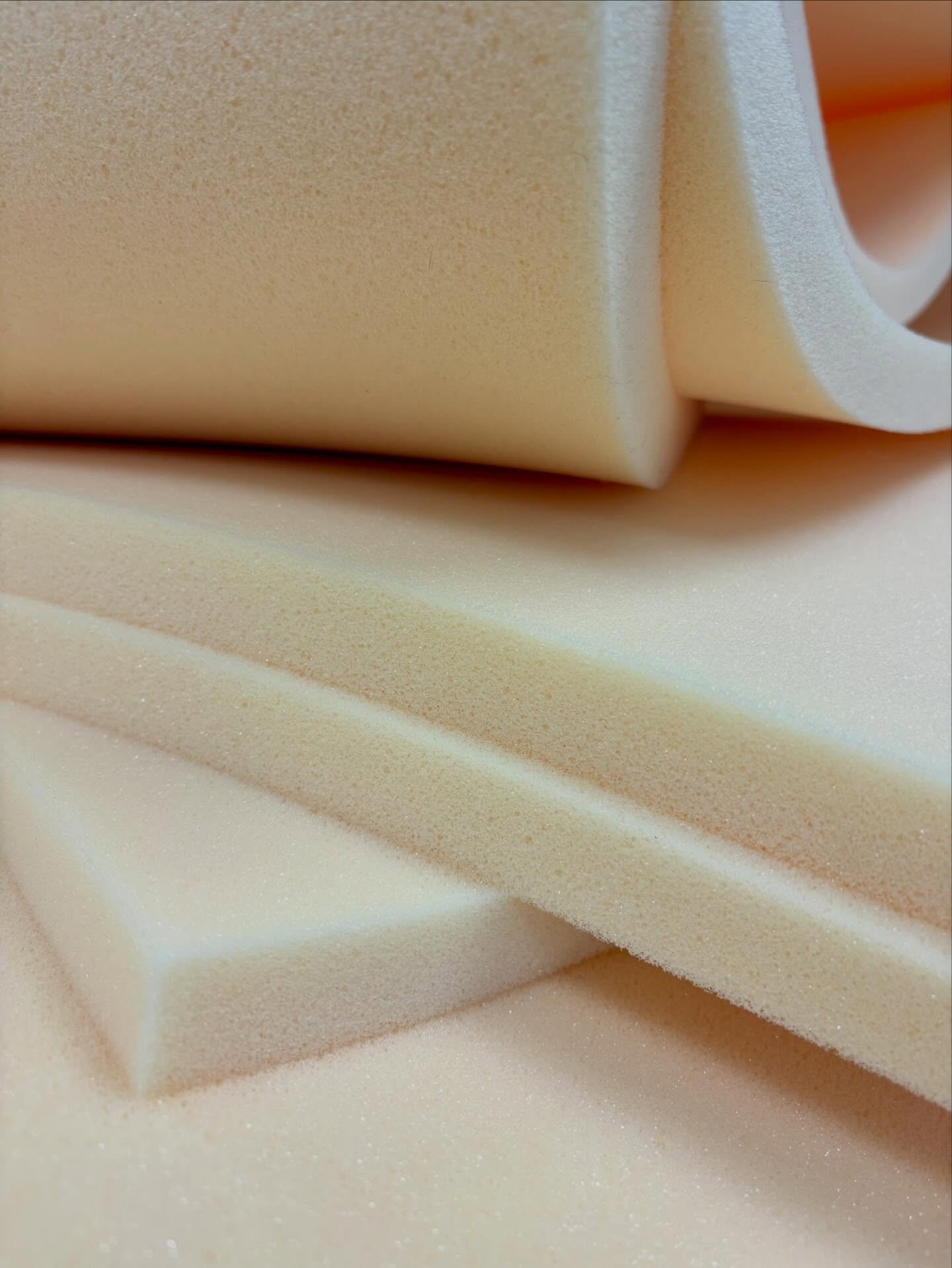 Le saviez-vous ?
Bugatti Design utilise exclusivement une mousse haute r&eacute;silience canadienne &agrave; forte densit&eacute;. Elle offre un confort sup&eacute;rieur, enveloppe d&eacute;licatement le corps et assure une excellente durabilit&eacut