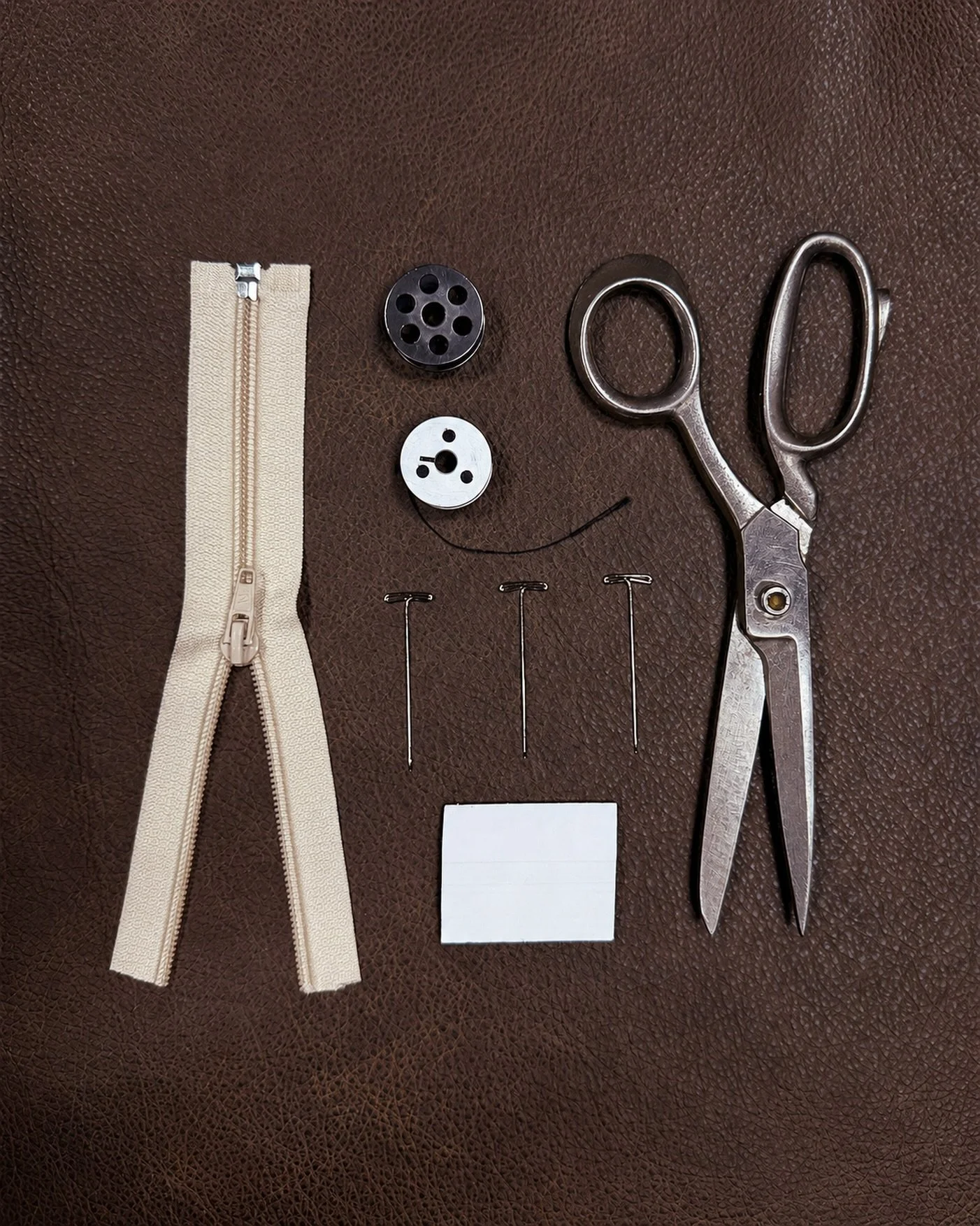 L&rsquo;essentiel : outils, patience, savoir-faire.
.
.
The essentials: tools, patience, know-how.
