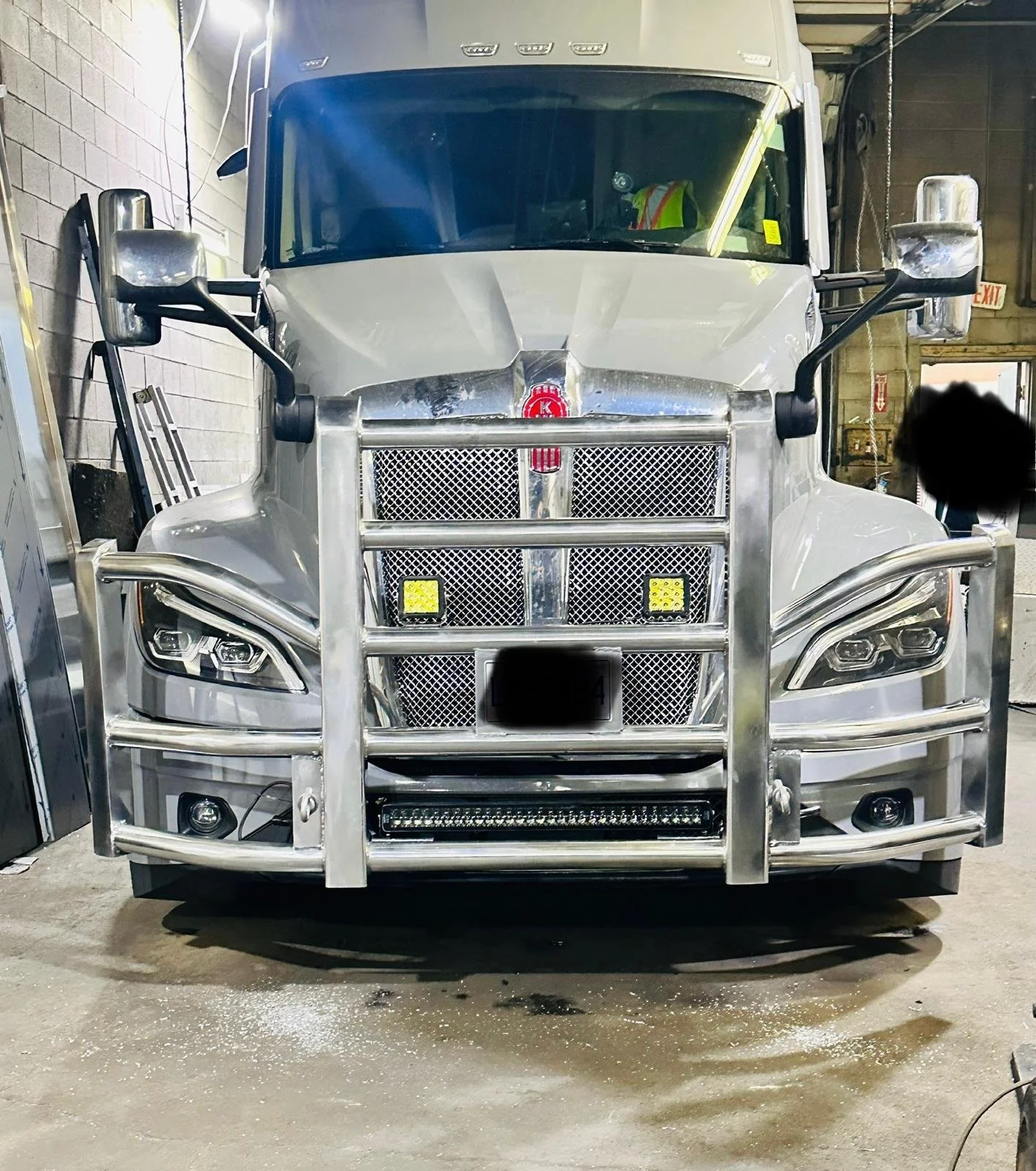 Platinum Kenworth T680 Large Deer Bumper B.jpeg