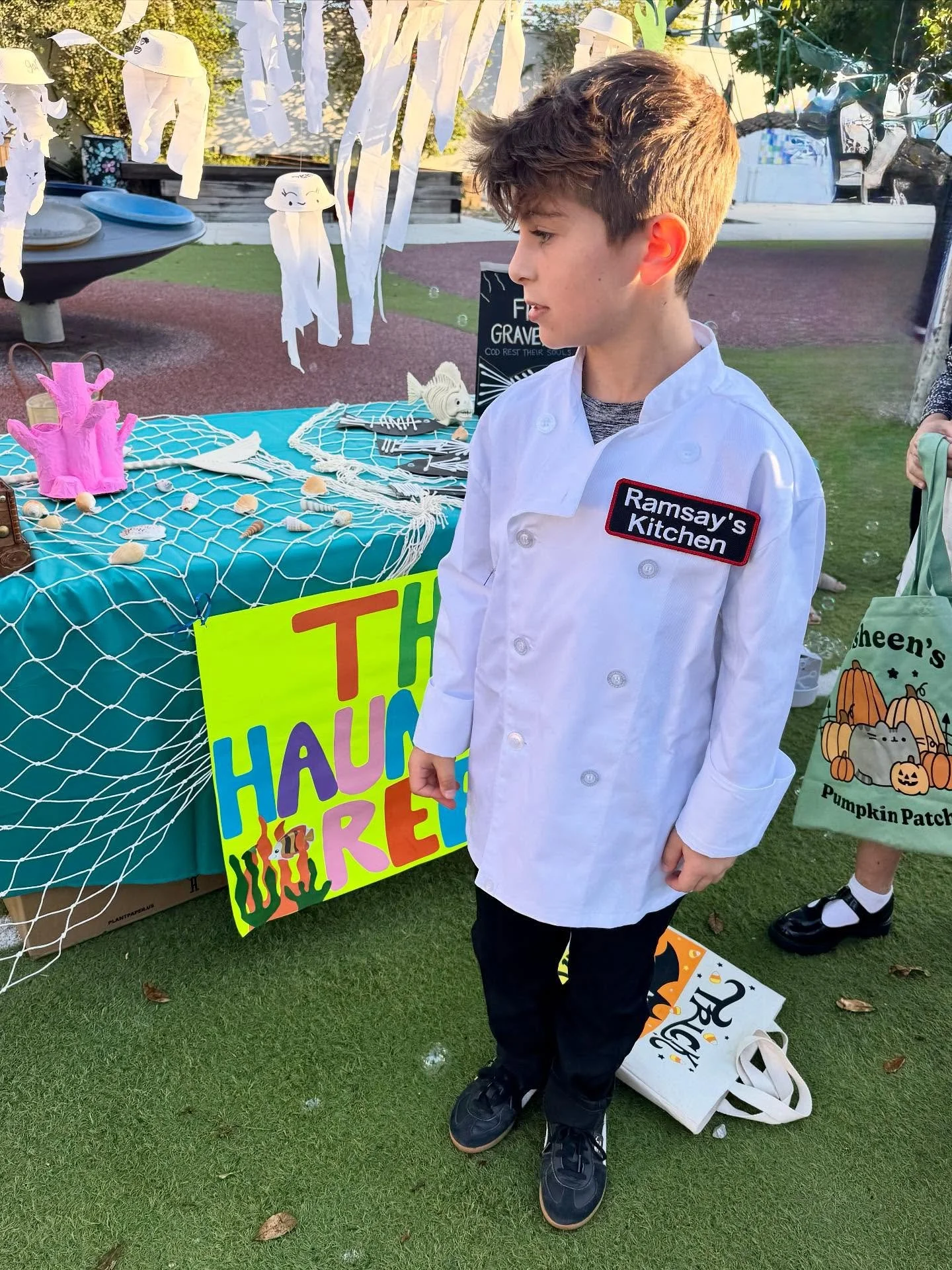 My chef is too empathetic to be @gordongram but he loves saying idiot sandwich. 🥪 

👨&zwj;🍳 👽 and pic 3, memory lane when they let us choose. 🥹