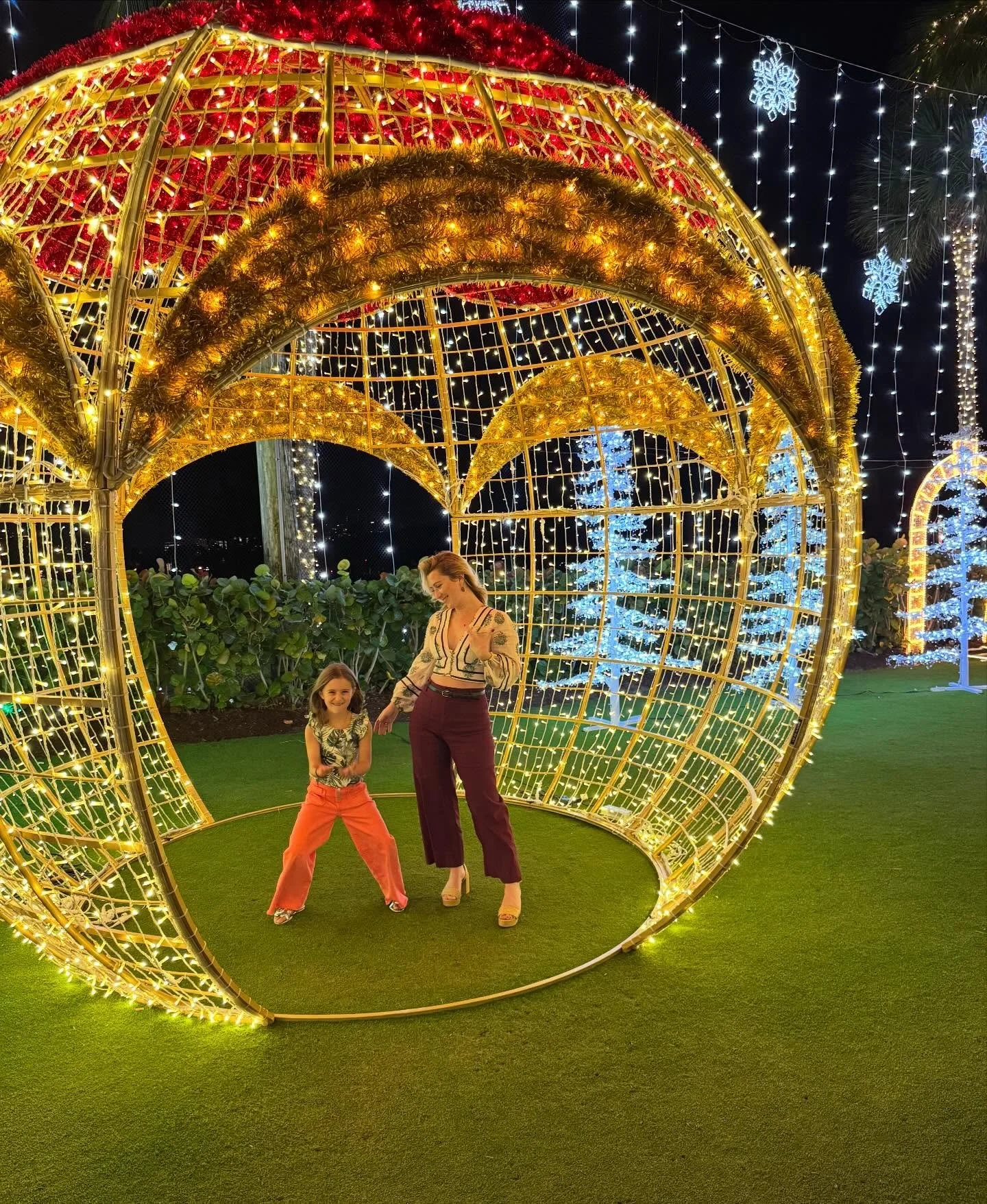 Do you cry when you see the holiday decorations at @thebreakers or are you normal!!!