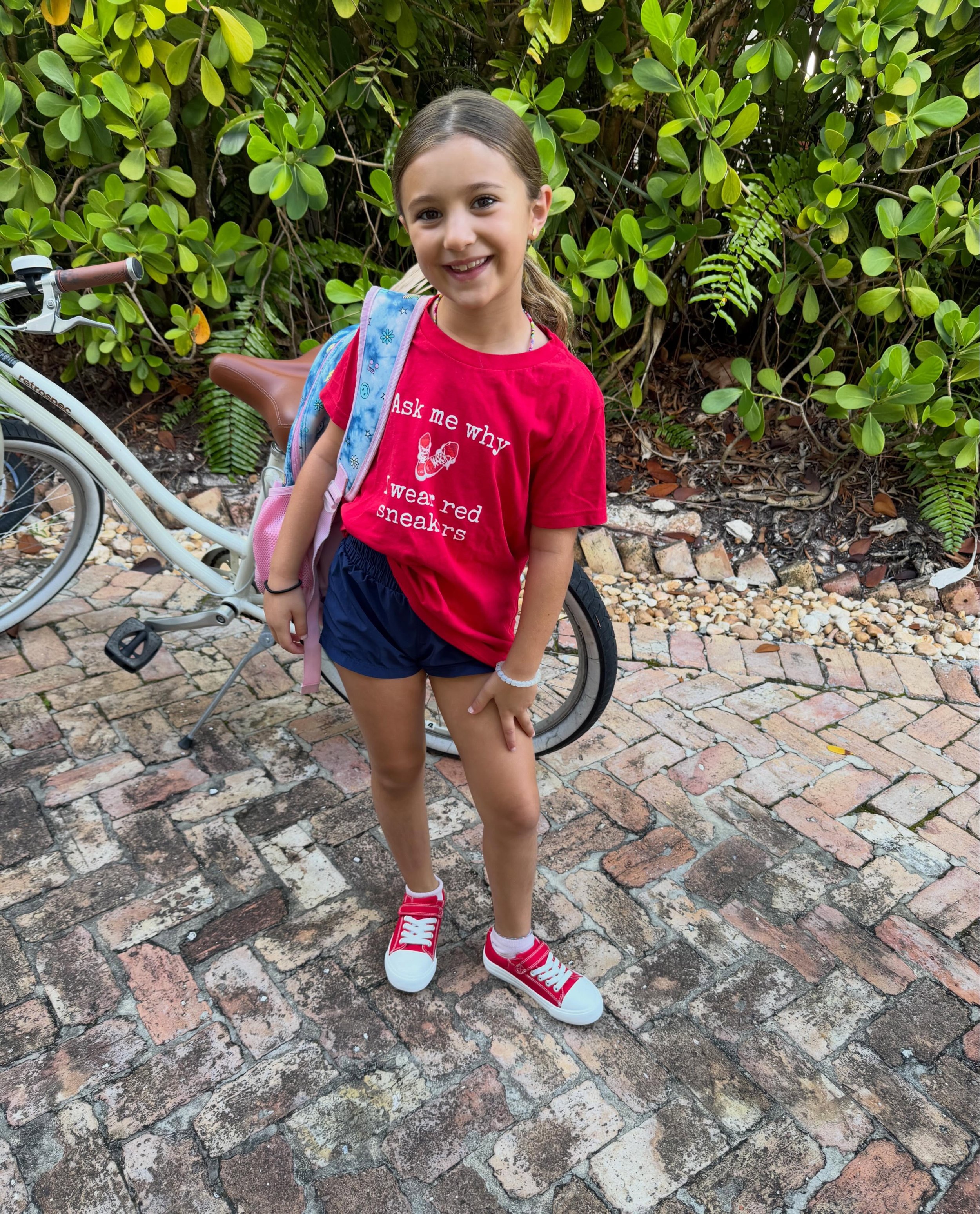 An EpiPen saved her life (twice) and now she celebrates #internationalredsneakersday @redsneakersforoakley ❤️!