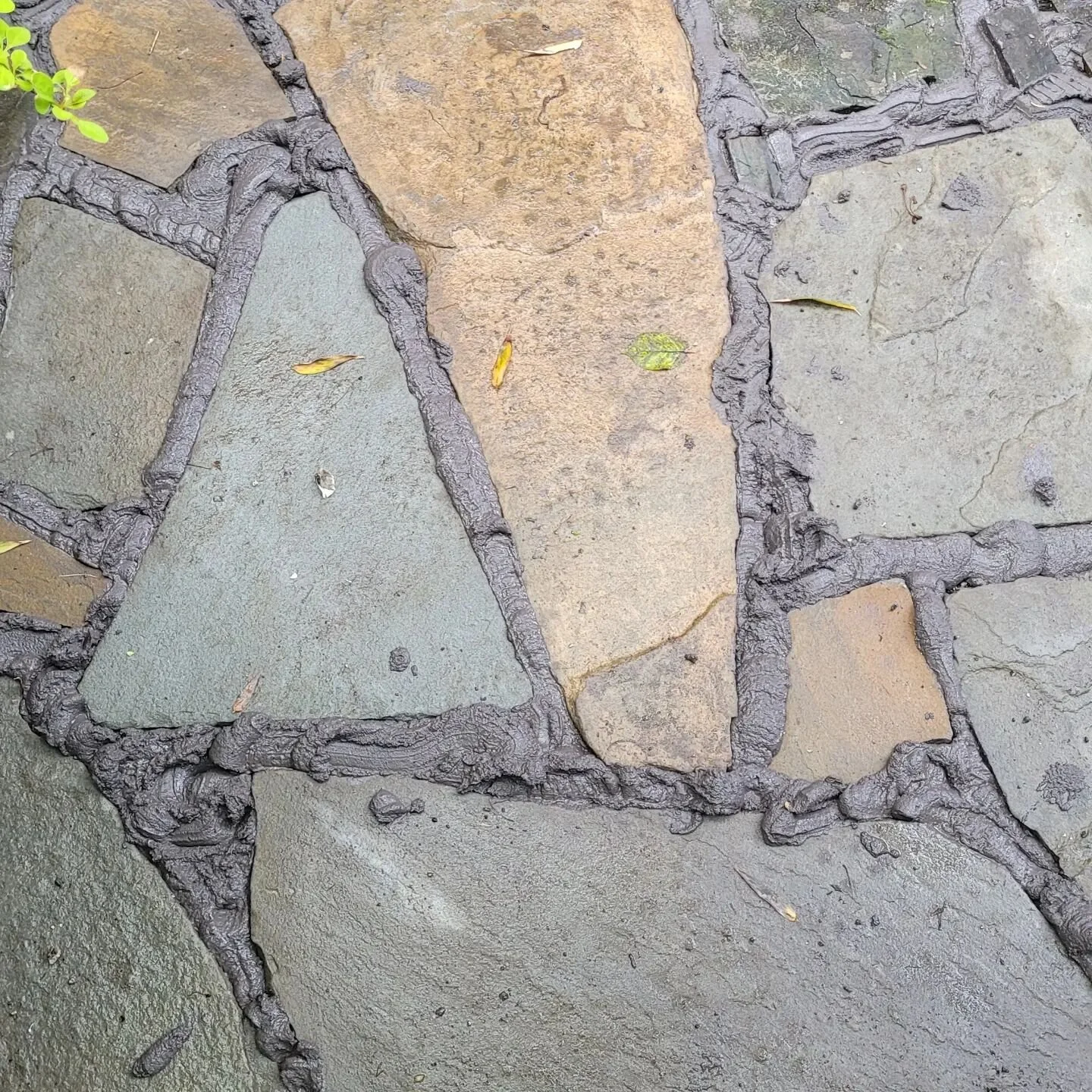 Pennsylvanian blue stone project ⛏️⚒️#stonemasonry #landscaping #hardscaping #masonry #natural #grout #tuckpointing#jigsaw #naturalrocks