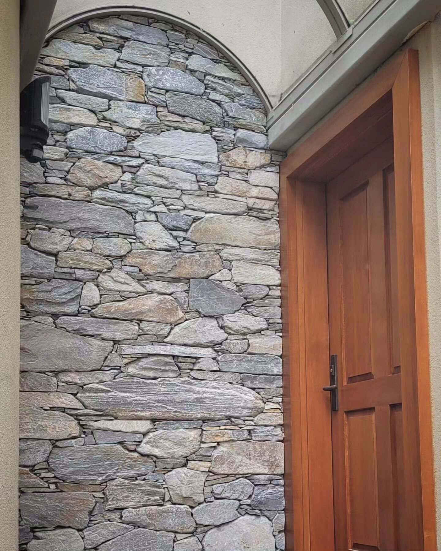 The finest of  stonemasonry🔥#stonework #stonemasons #stonecraft #finest #rock #rocks #stonemasonry #custom #contemporary #artist #canadianartist #canada🇨🇦 #classical #traditional #style #class #natural #naturalstone #naturalrocks #art #craftsman
