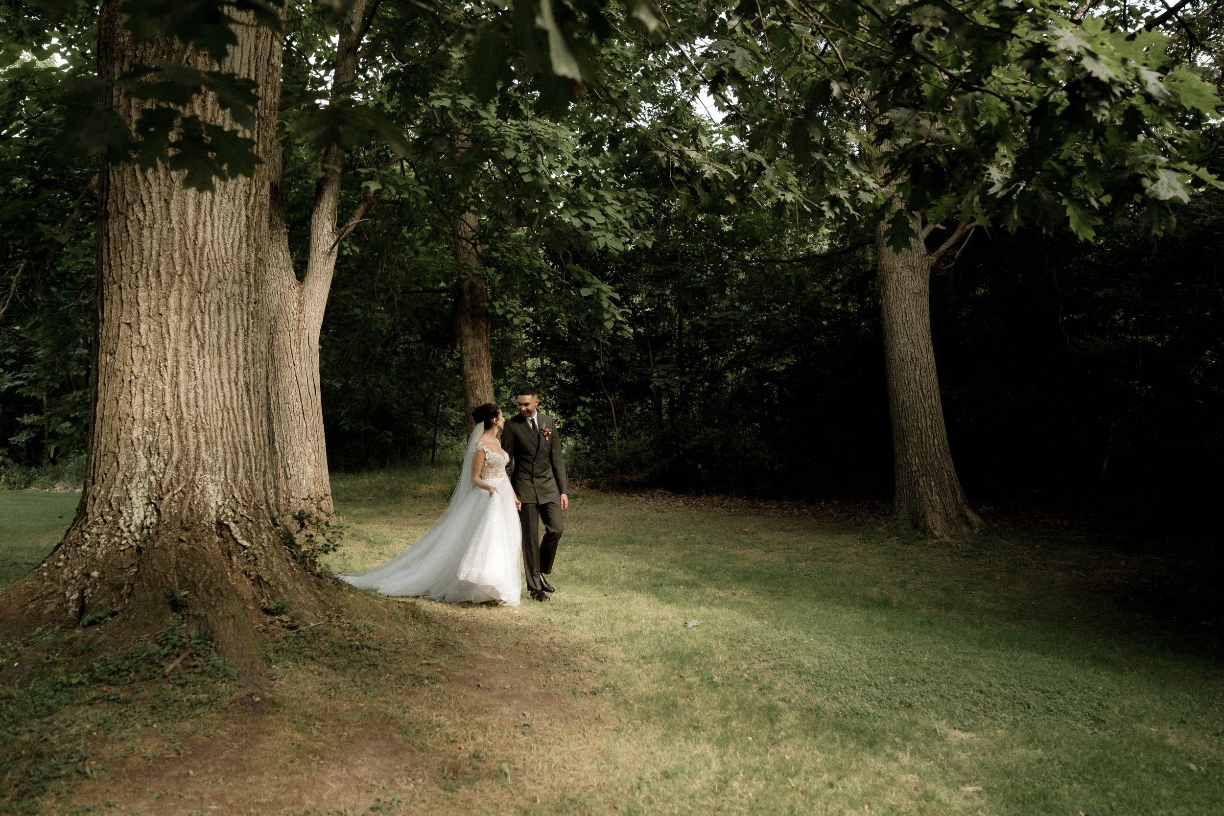  outdoor wedding bride and groom photos 