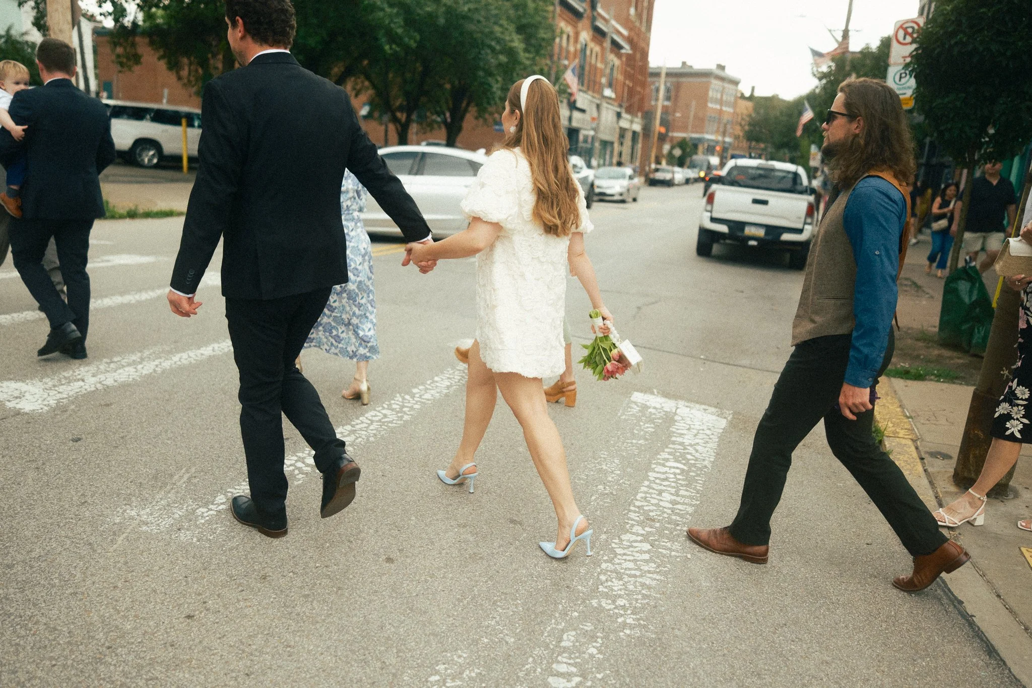  intimate courthouse wedding bride and groom photos 