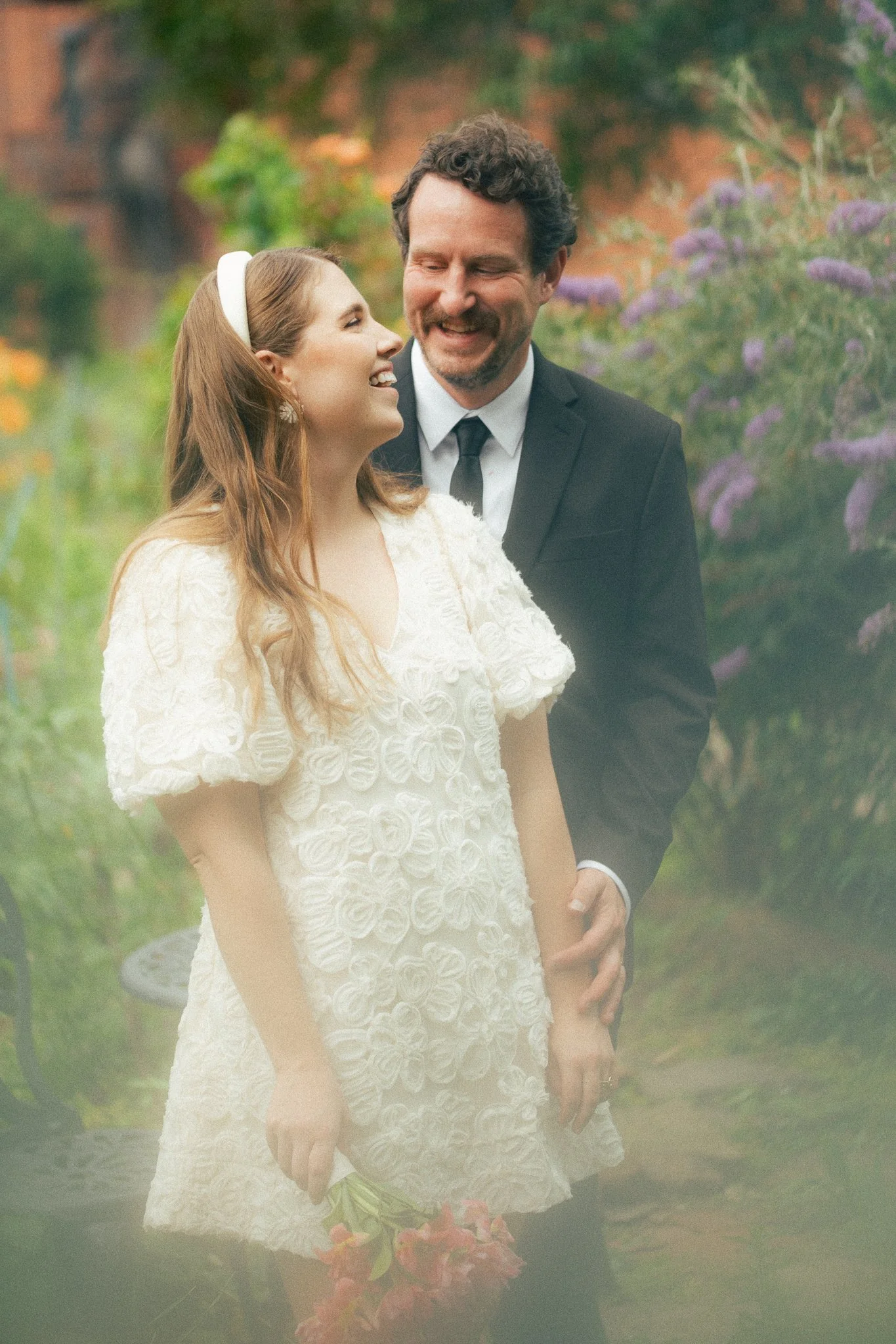  intimate courthouse wedding bride and groom photos 