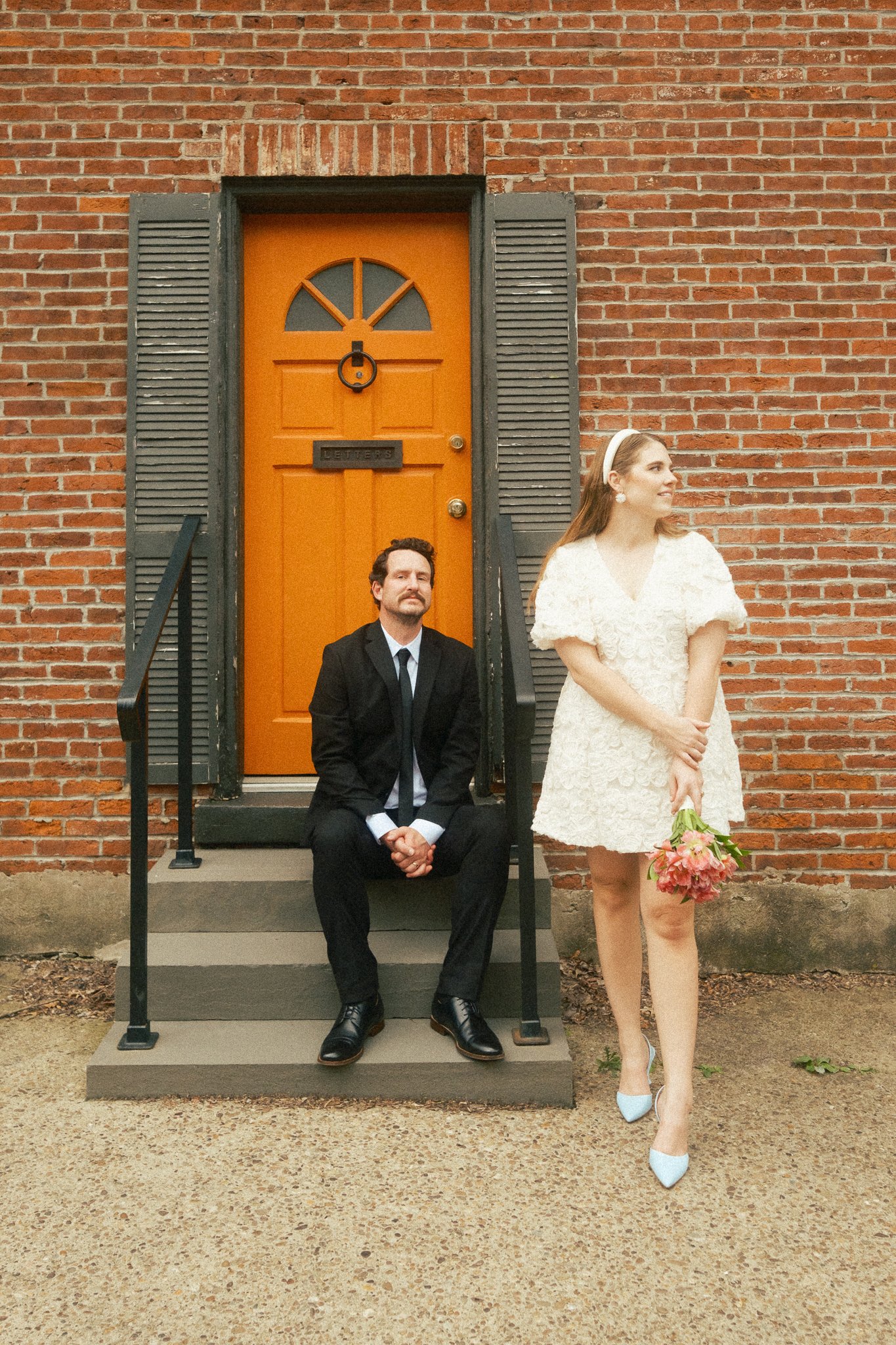  intimate courthouse wedding bride and groom photos 