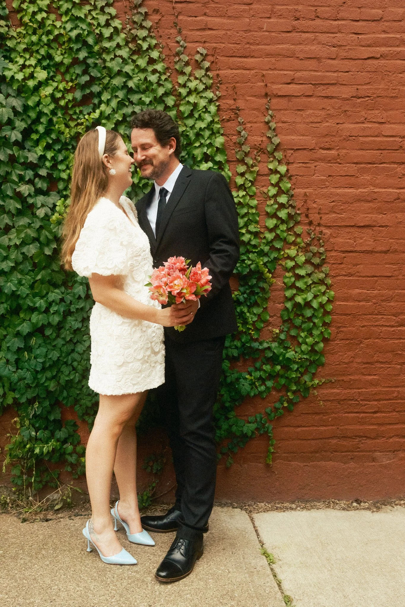  intimate courthouse wedding bride and groom photos 