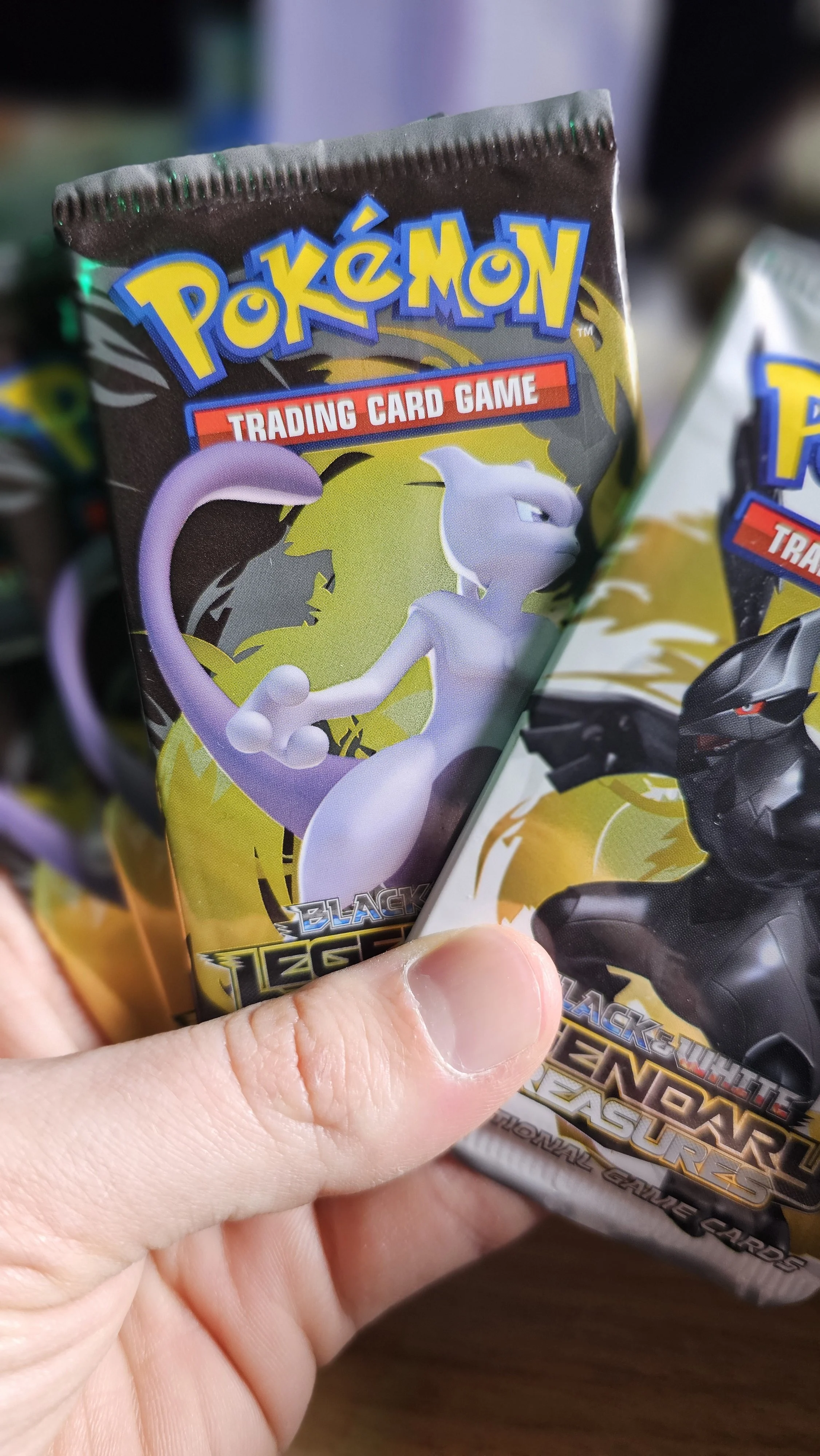 LEGENDARY TREASURES  4 booster packs