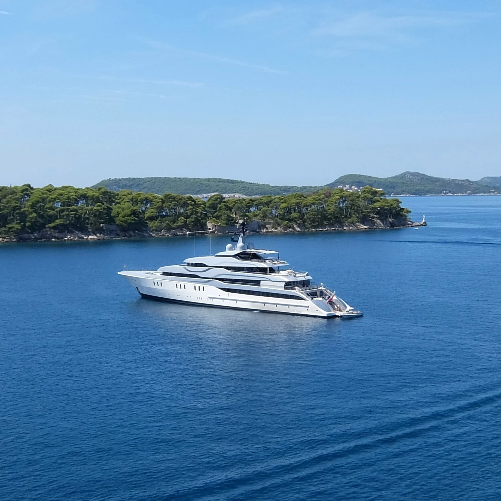 8. Yacht.jpg