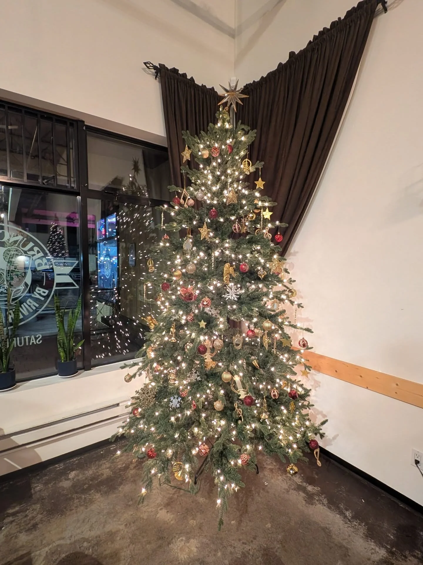 Open until 3pm today! Stop in for treats, food, gifts, beans and giftcards! See you soon