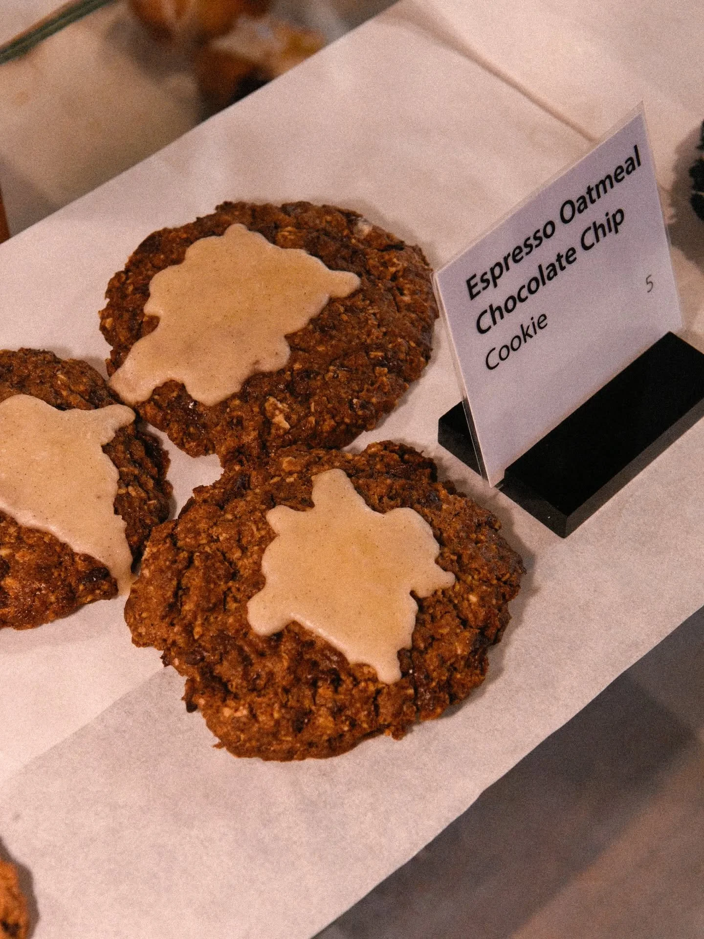 Normal cookies are cute.

But our espresso oatmeal chocolate chip cookie showed up caffeinated, chocolate loaded, and ready to steal the spotlight.

Pair it with a latte and suddenly your whole day improves. ☕🍪
