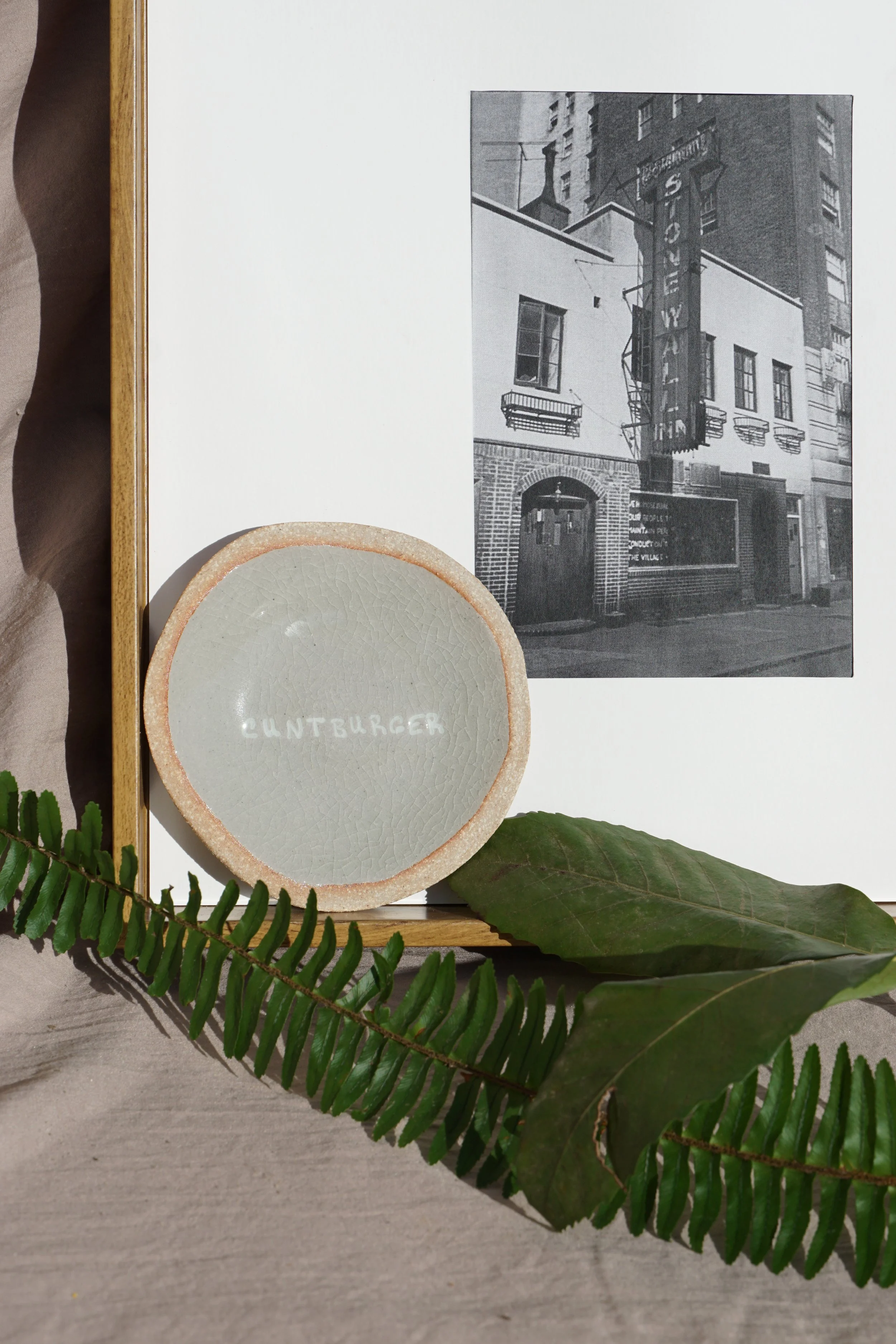 Cuntburger White.JPG