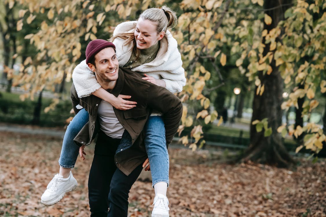 Desbloqueando a Felicidade no Amor: Identificando e Superando Obstáculos