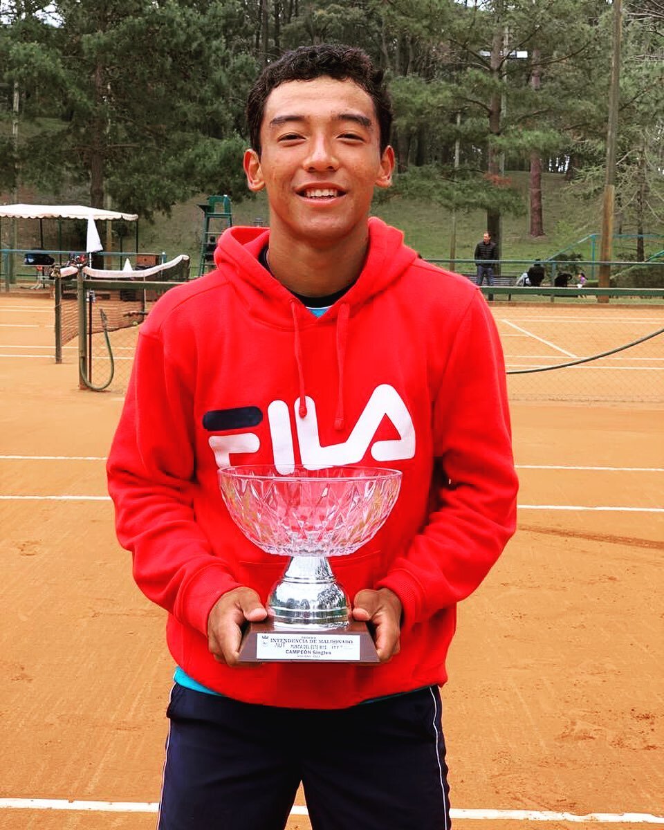 Congratulations to @brunokuzuhara on winning the $15,000 event in Punta del Este, Uruguay. 

A milestone moment for this young warrior. 

Keep it going Bruno, everyone in #TeamKuzuhara are incredibly proud including everyone at @filatennis @dunlopten